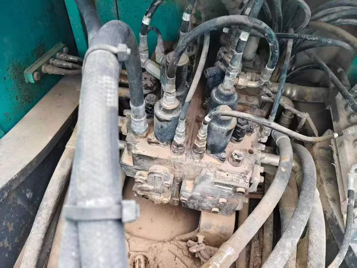 Used Kobelco SK210 Excavator 2013 Model / 4