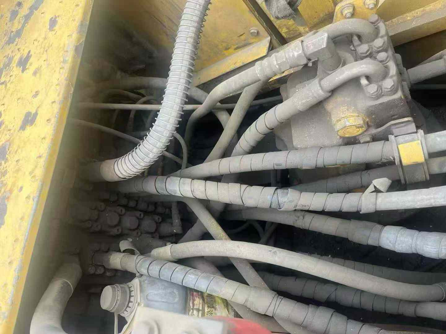 Used Komatsu PC220-8 Excavator 2016 Model / 6