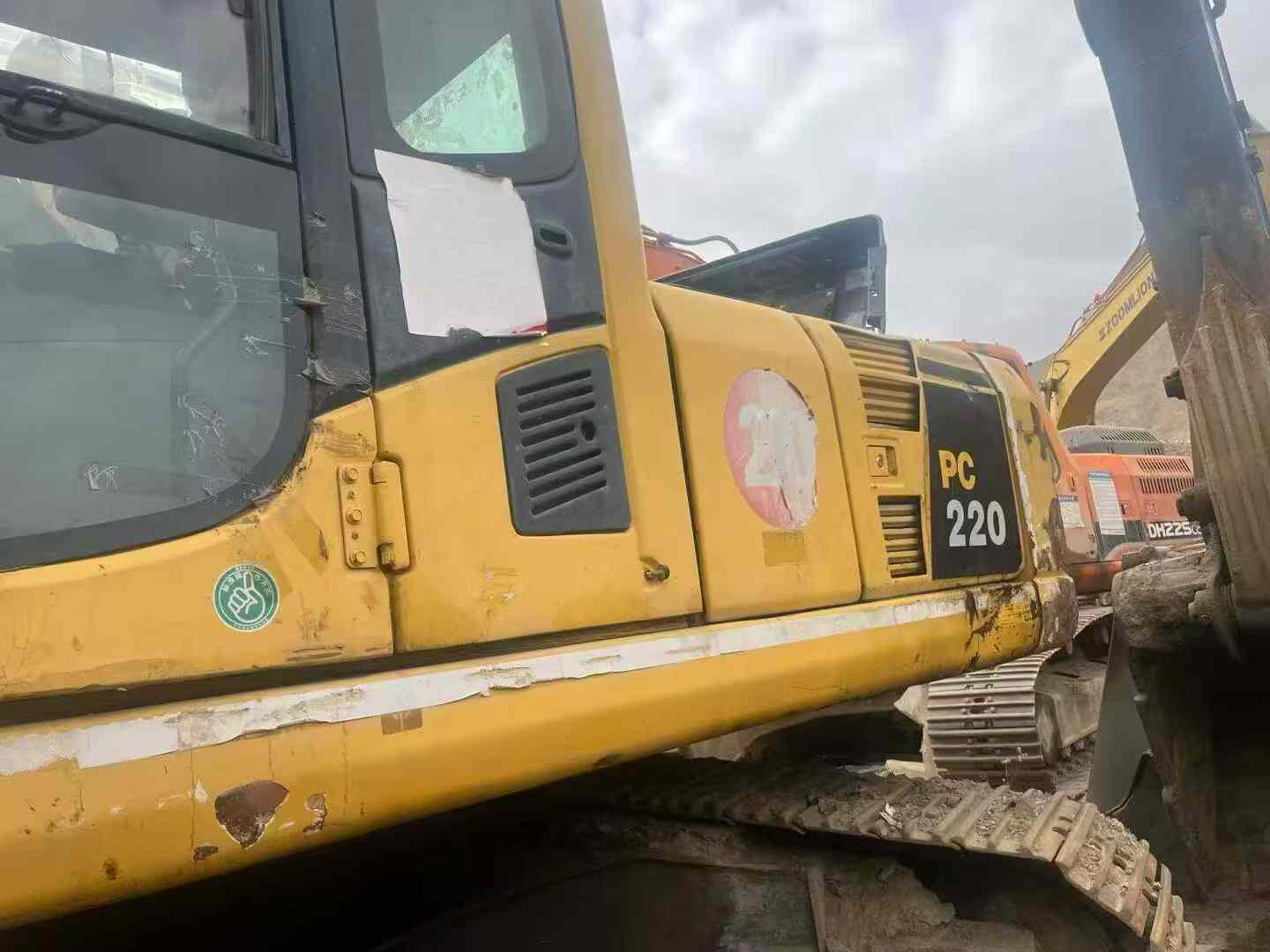 Used Komatsu PC220-8 Excavator 2016 Model / 3