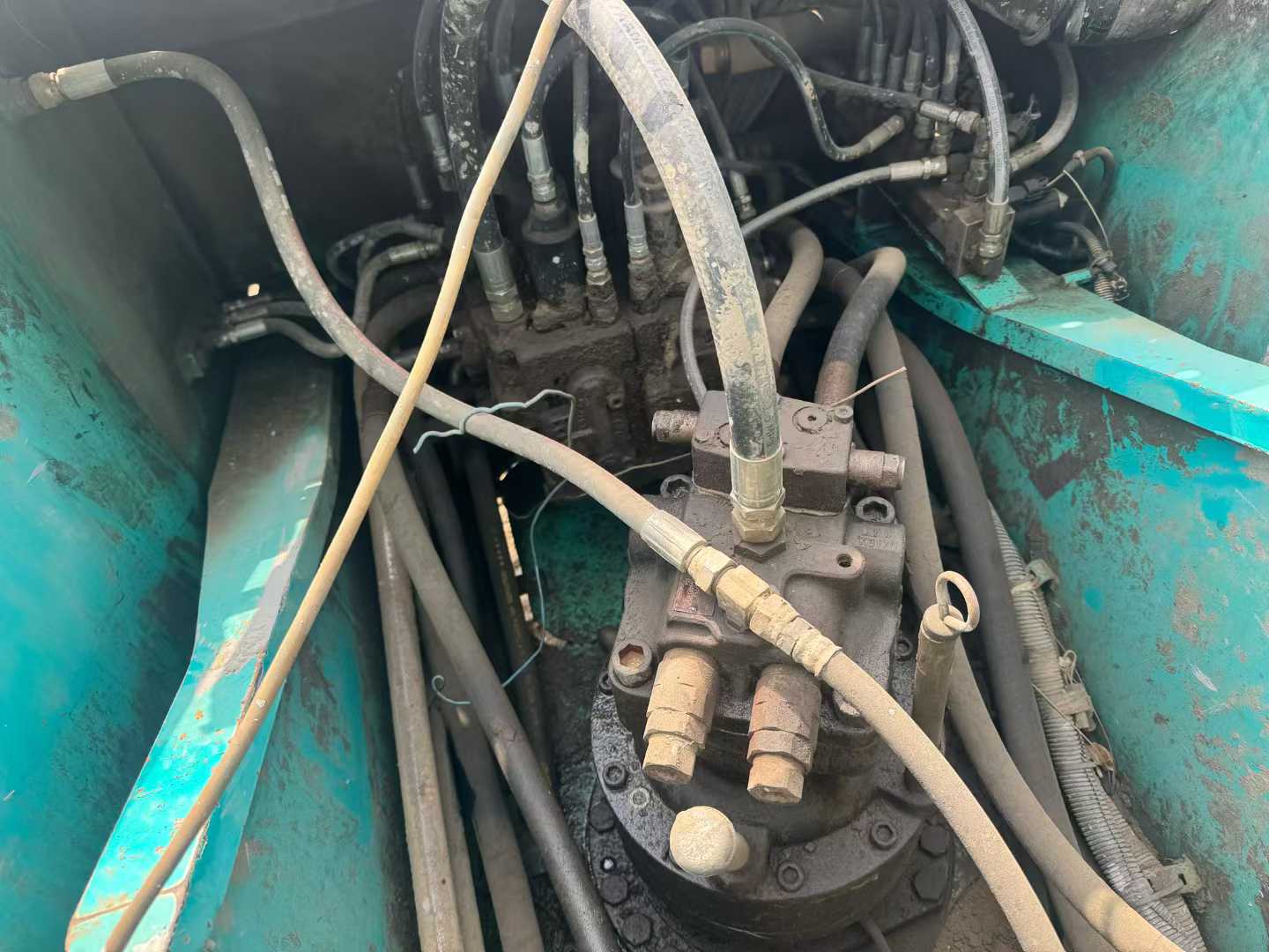 Used Kobelco SK210 Excavator 2016 Model / 2