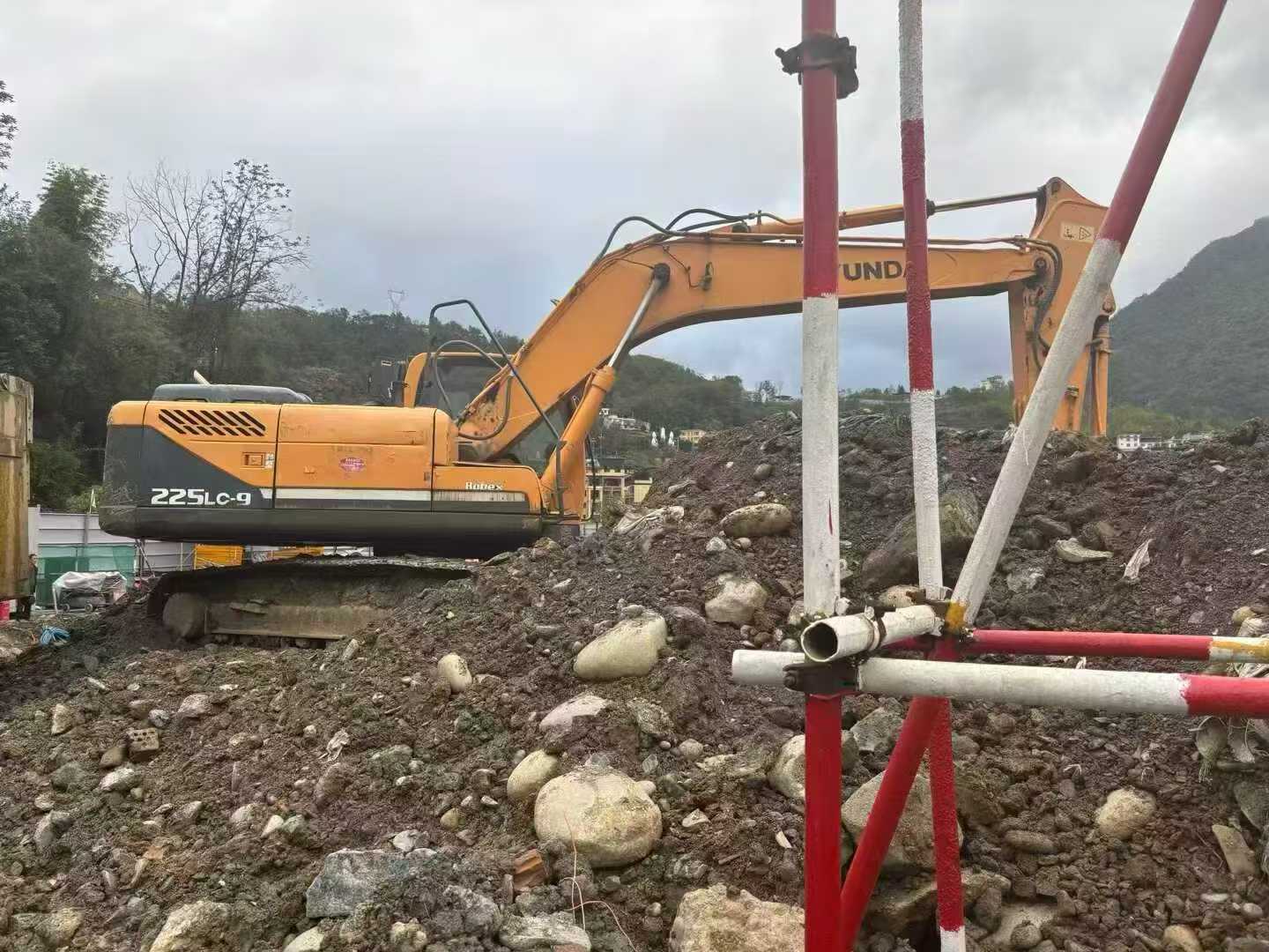 Used Hyundai R225LC-9V Excavator 2016 Model