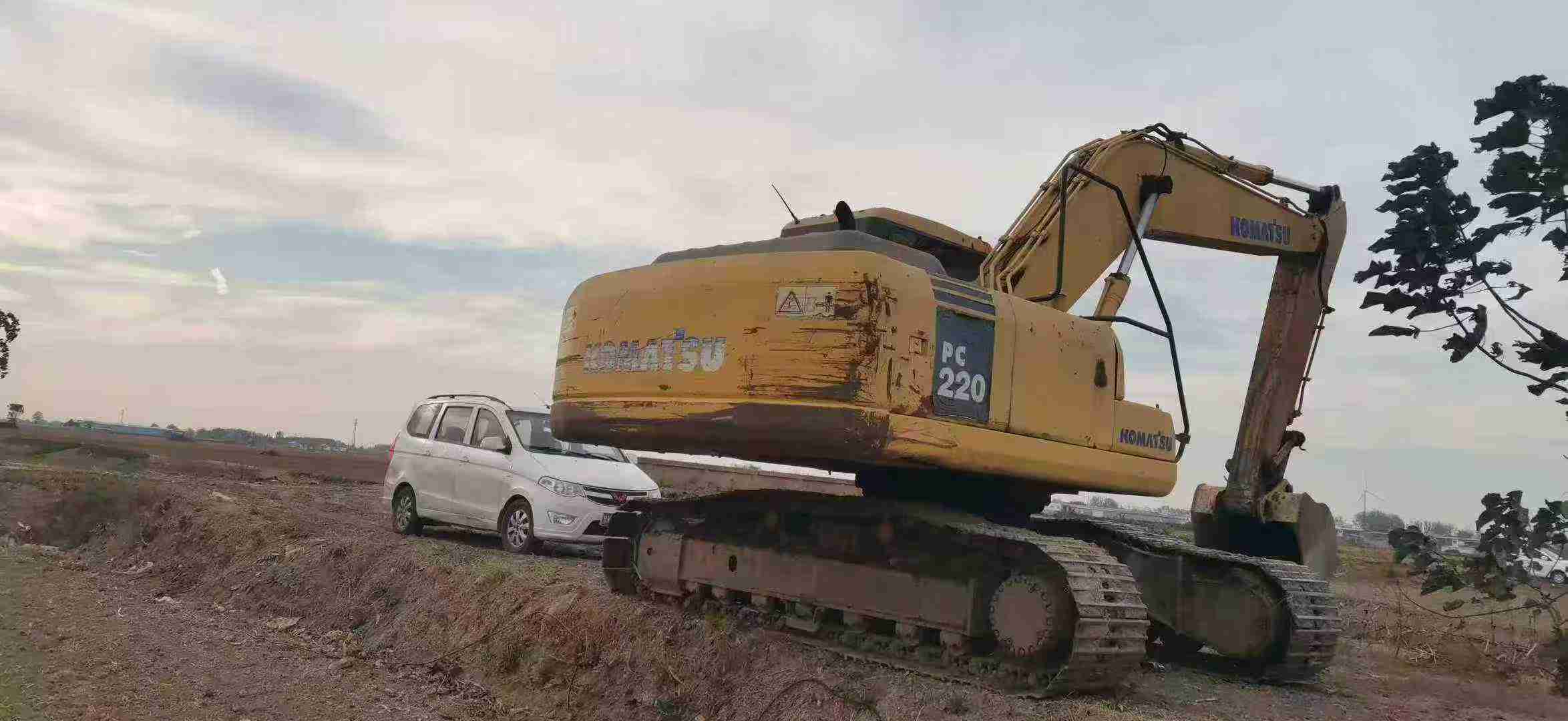 Used Komatsu PW200-7 Excavator 2016 Model