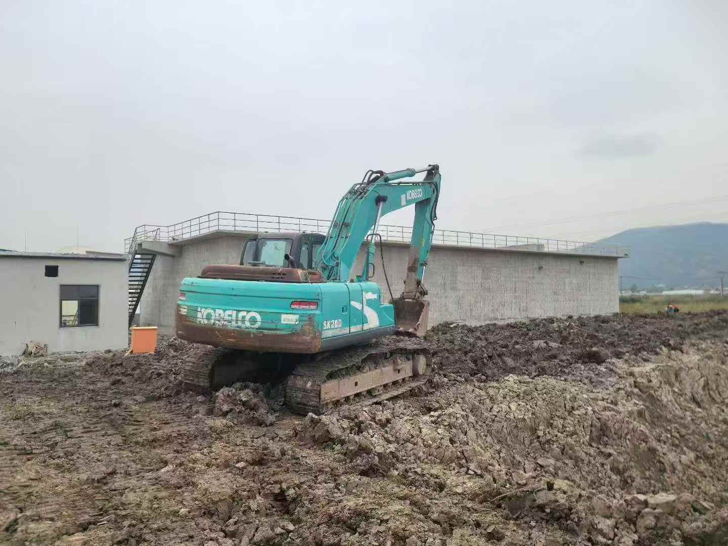 Used Kobelco SK2008 Excavator 2011 Model / 3