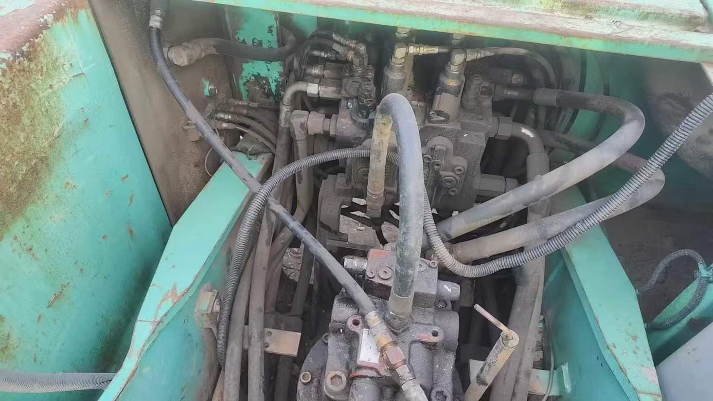 Used Kobelco SK200-6E Excavator 2016 Model / 3