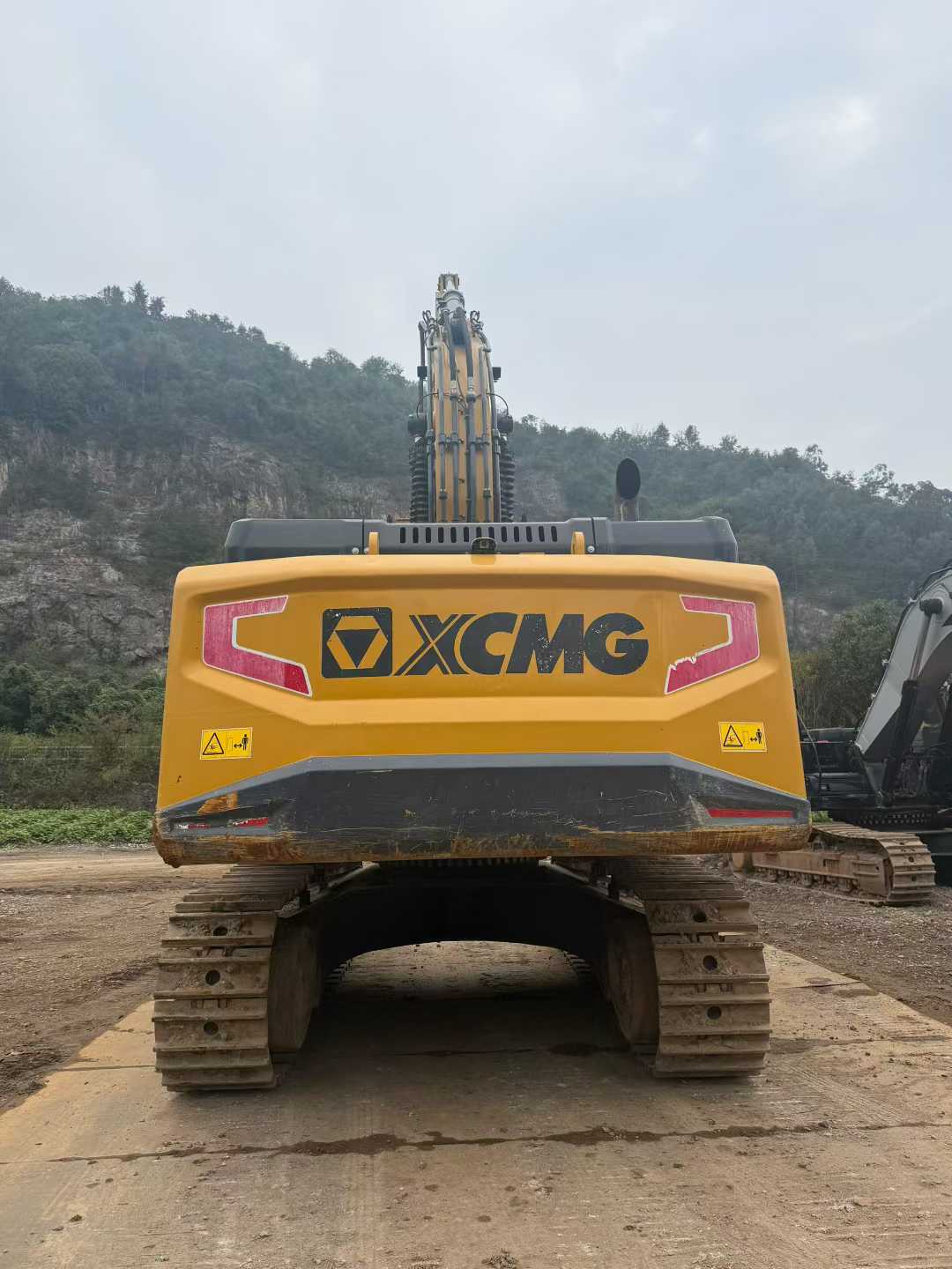Used XCMG XE600DK Excavator 2022 Model / 4