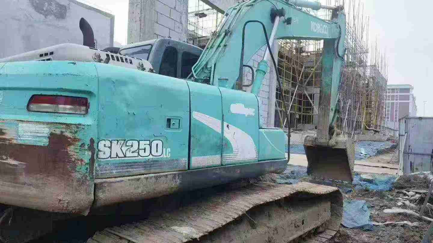 Used Kobelco SK210 Excavator 2010 Model / 3