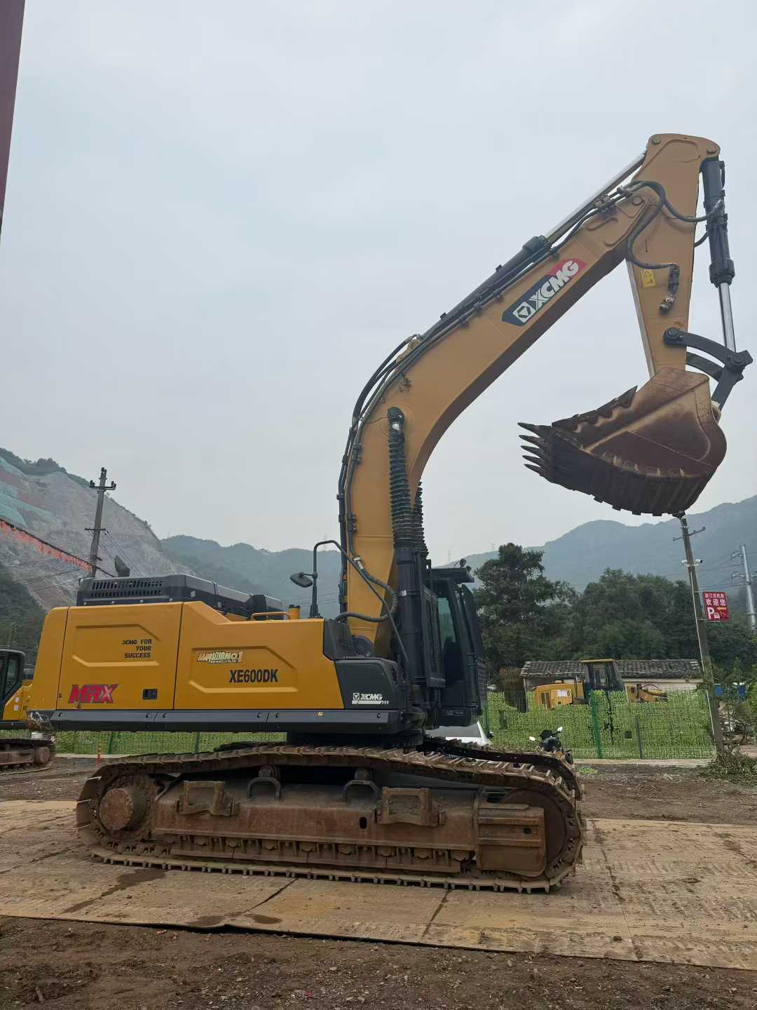 Used XCMG XE600DK Excavator 2022 Model / 8