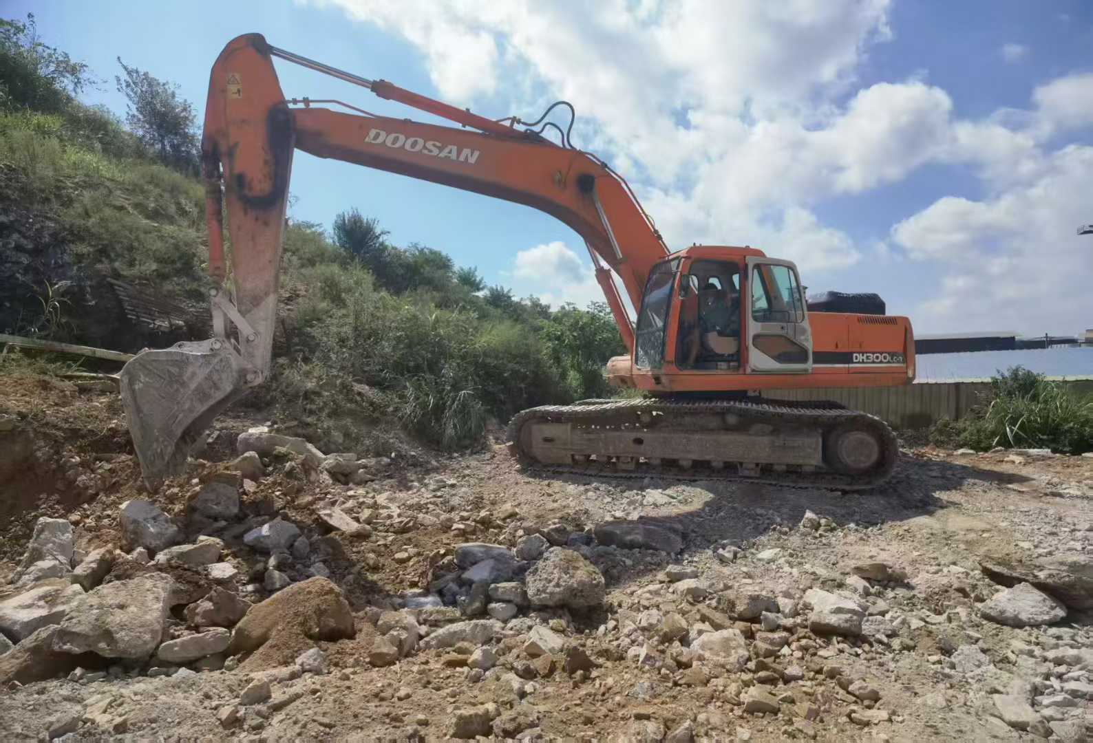 Used Doosan DL300 Excavator 2016 Model / 3