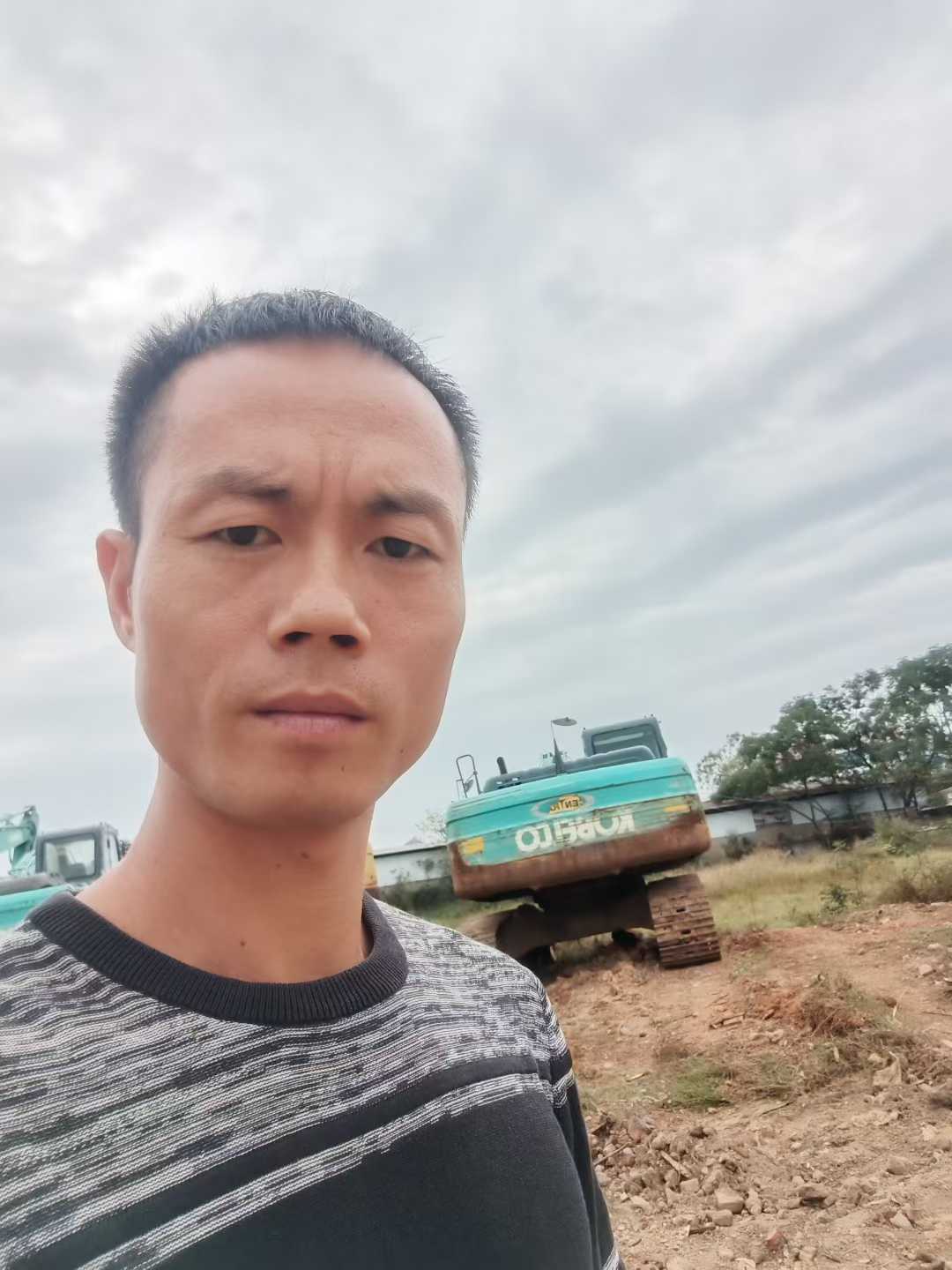 Used Kobelco SK200 Excavator 2012 Model / 4