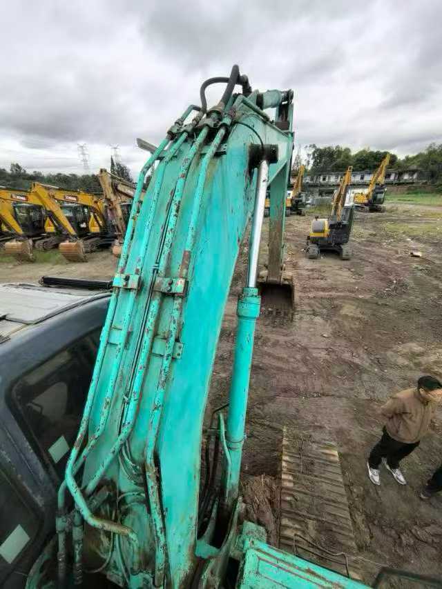 Used Kobelco SK210 Excavator 2016 Model / 2