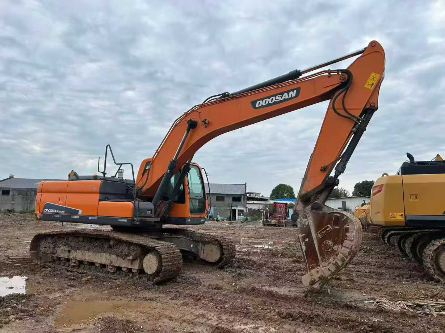 Used Doosan DH220 Excavator 2020 Model / 4