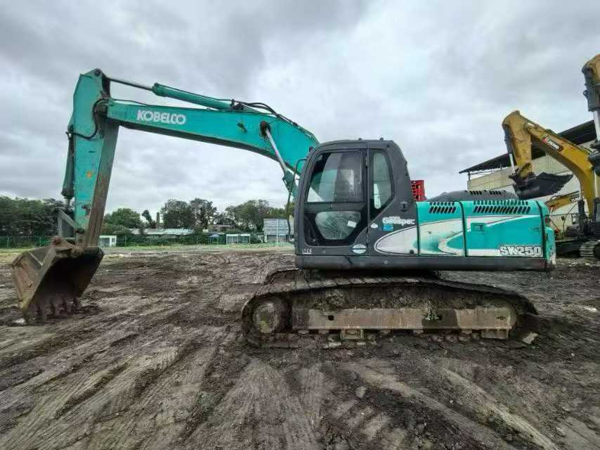 Used Kobelco SK210 Excavator 2016 Model / 9