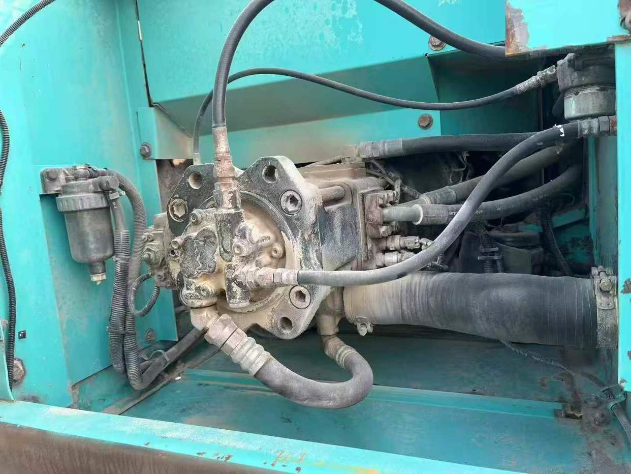 Used Kobelco SK200 Excavator 2016 Model / 8