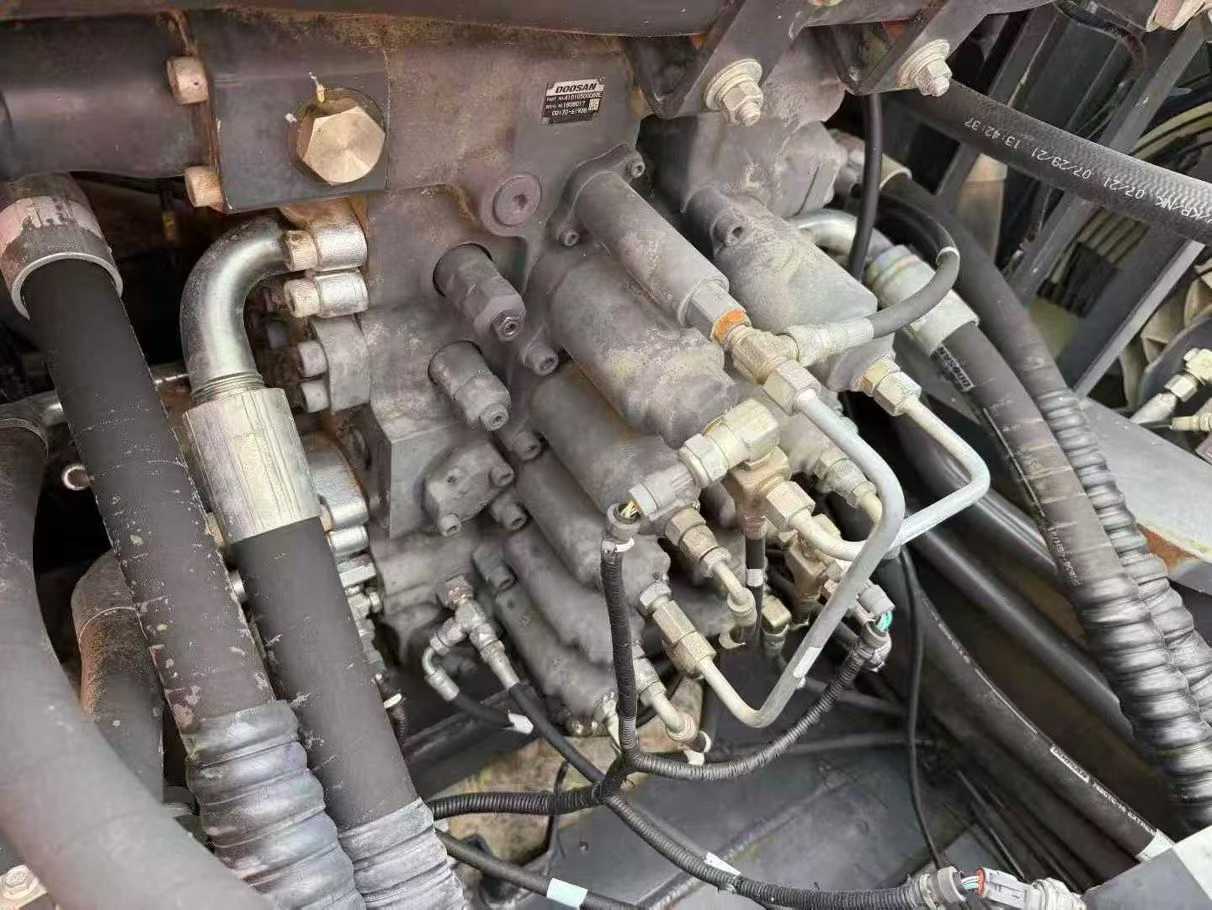 Used Doosan DL420 Excavator 2019 Model / 8