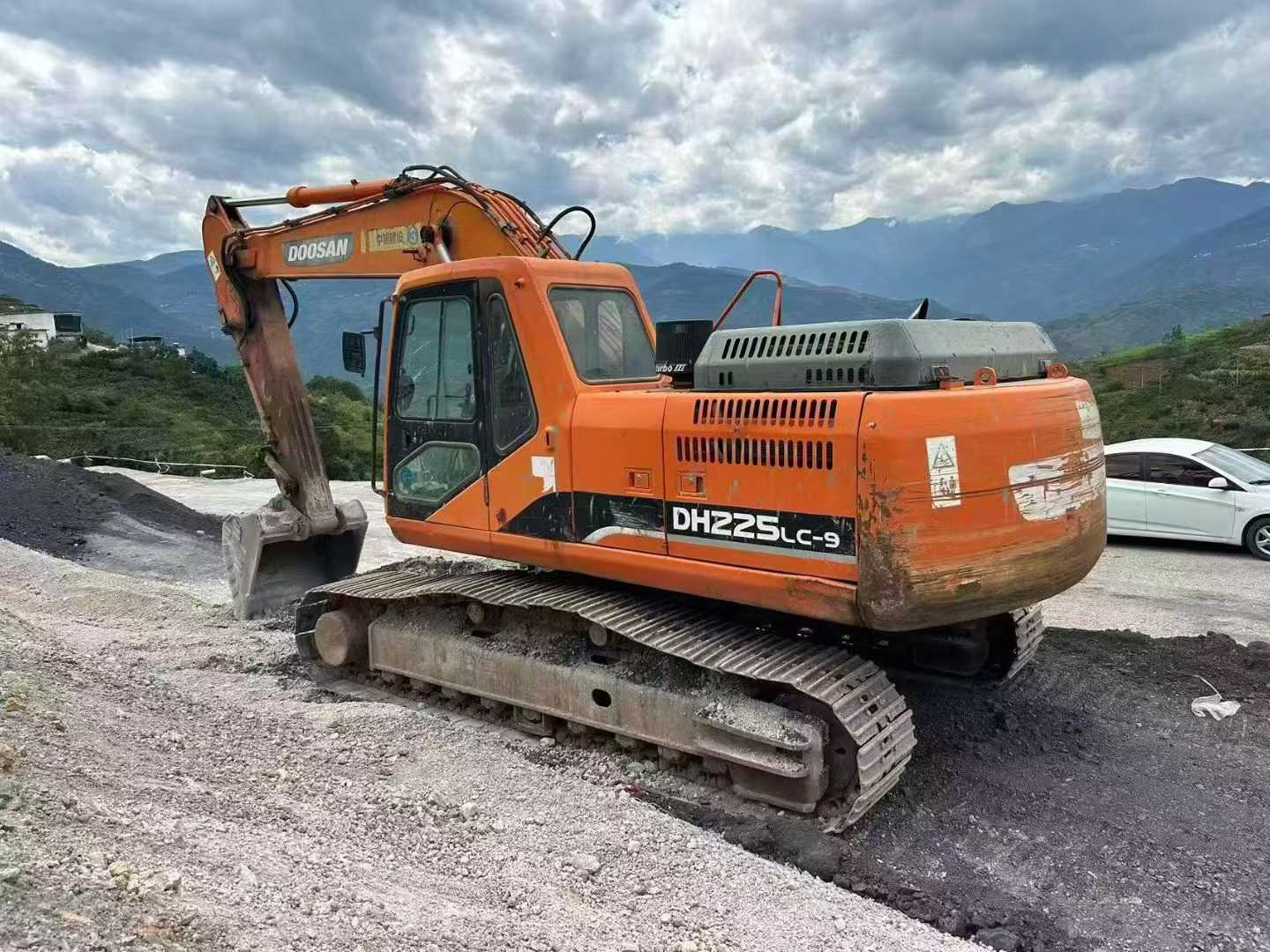 Used Doosan S225 Excavator 2016 Model / 2