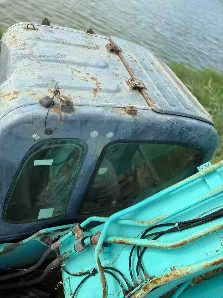 Used Kobelco SK210 Excavator 2011 Model / 4