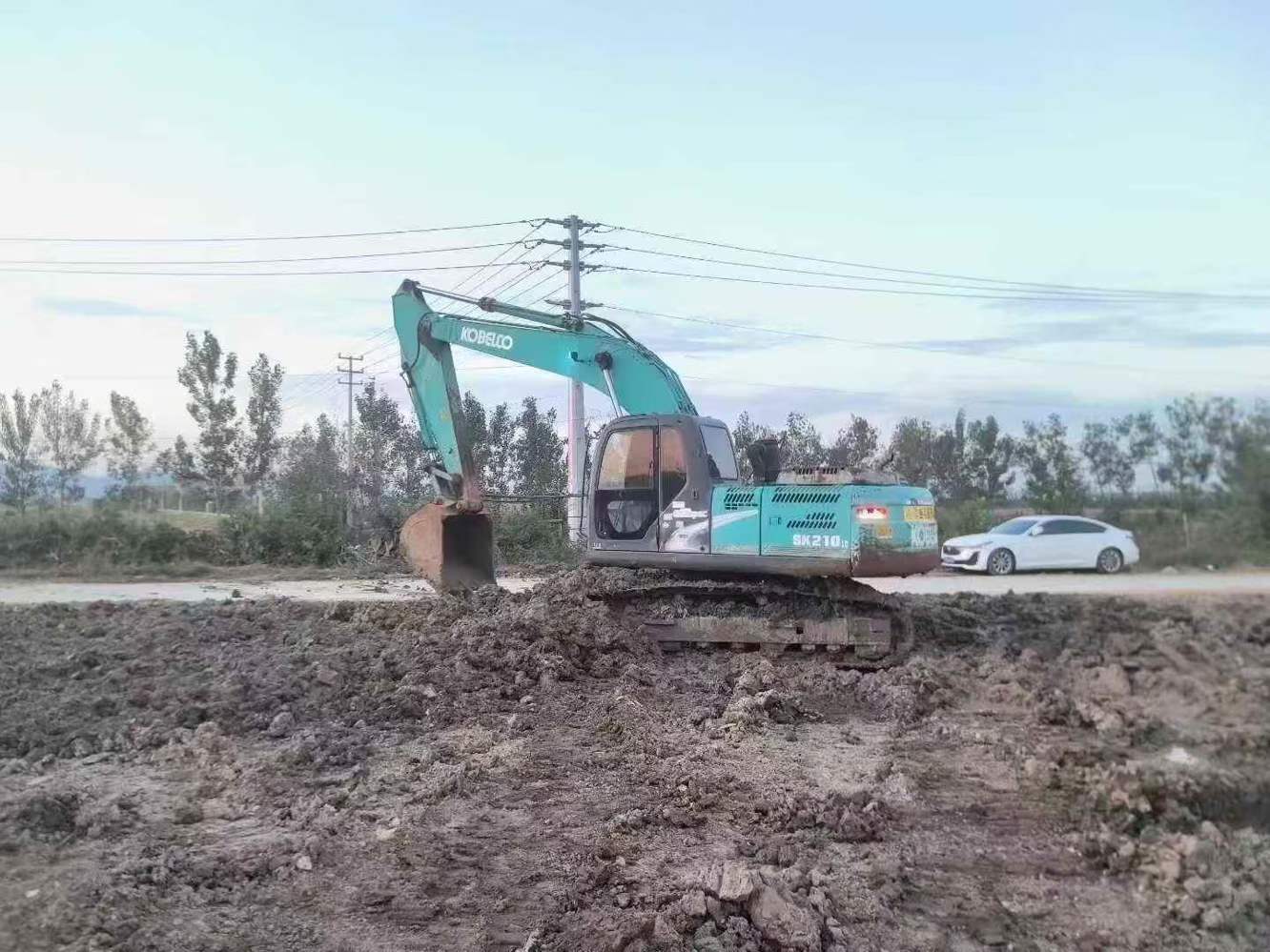 Used Kobelco SK210 Excavator 2011 Model / 3