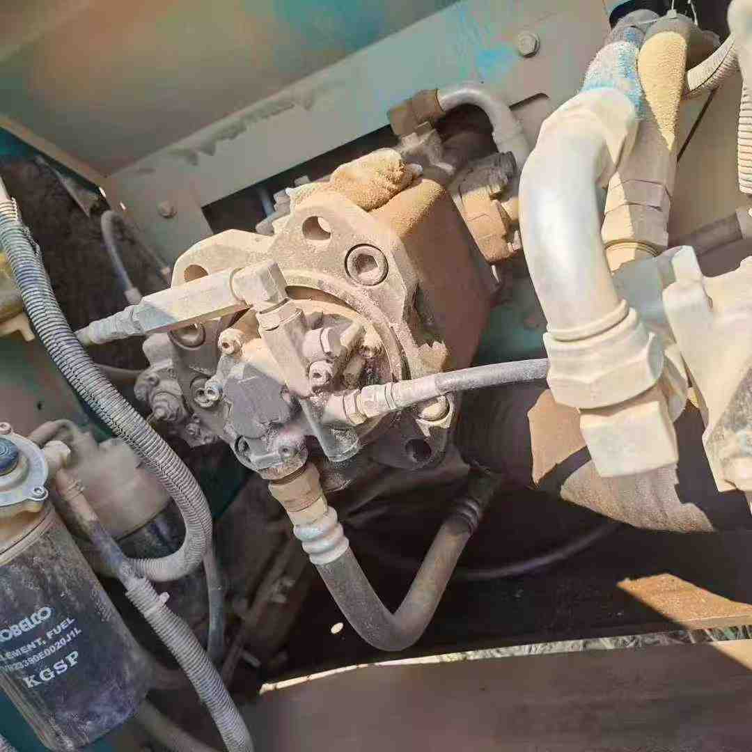 Used Kobelco SK200 Excavator 2016 Model / 2