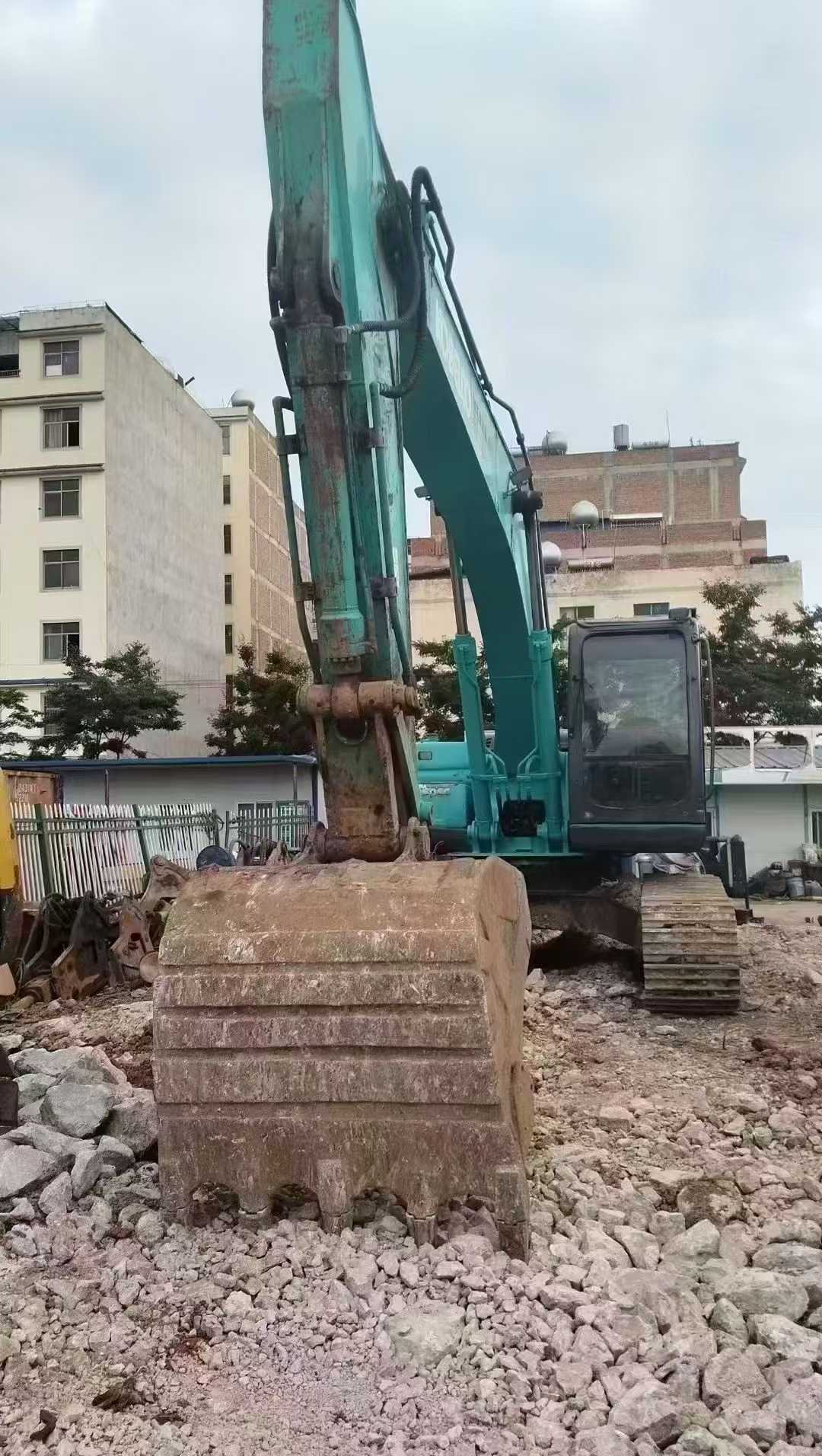 Used Kobelco SK210 Excavator 2011 Model / 2