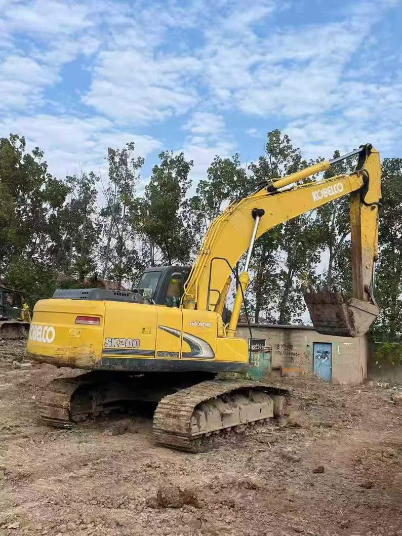 Used Kobelco SK200 Excavator 2011 Model / 2