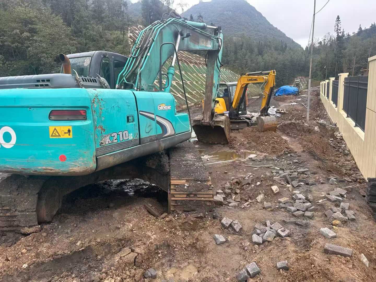 Used Kobelco SK210 Excavator 2016 Model / 2