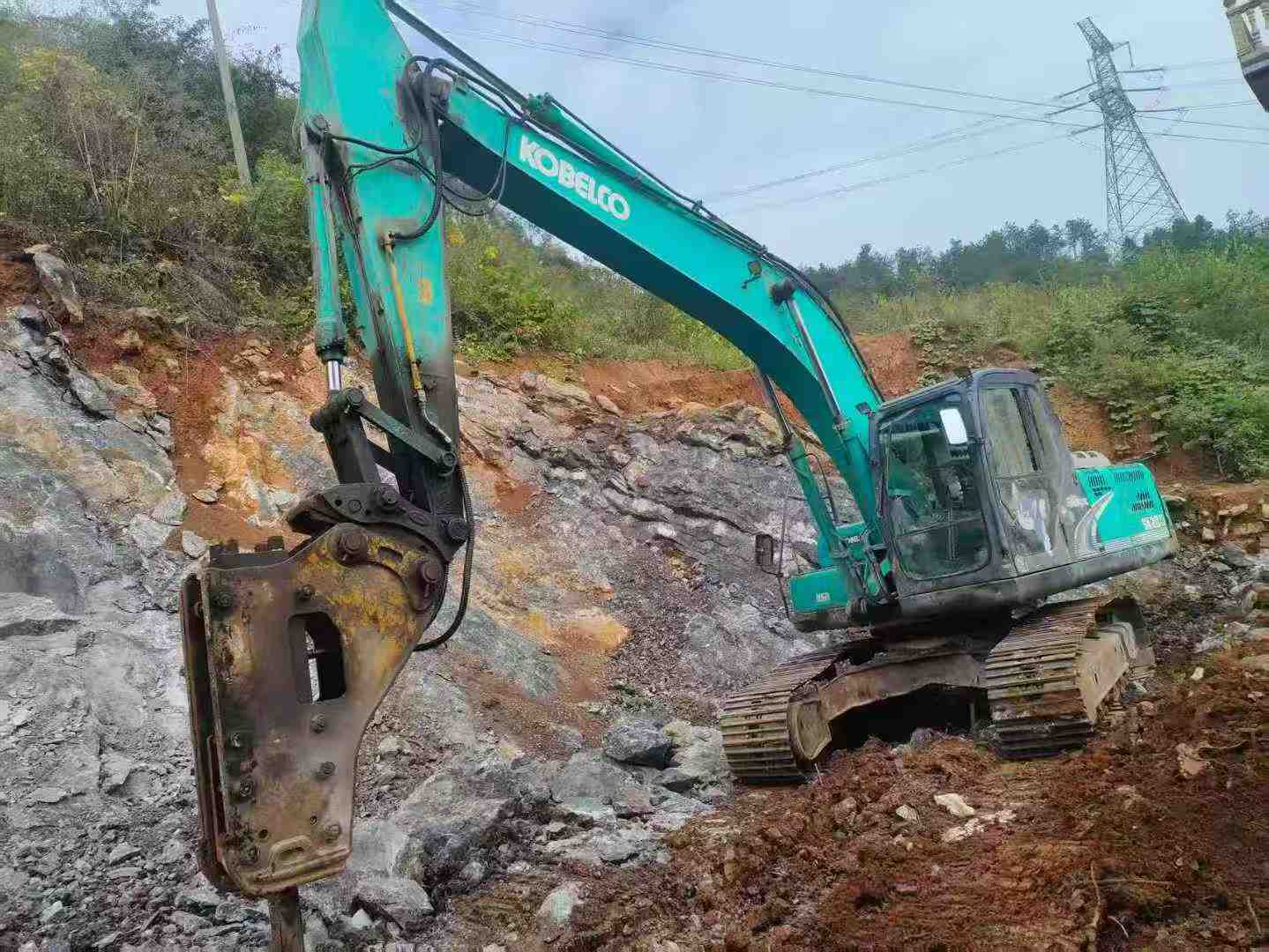 Used Kobelco SK200-8 Excavator 2016 Model / 3