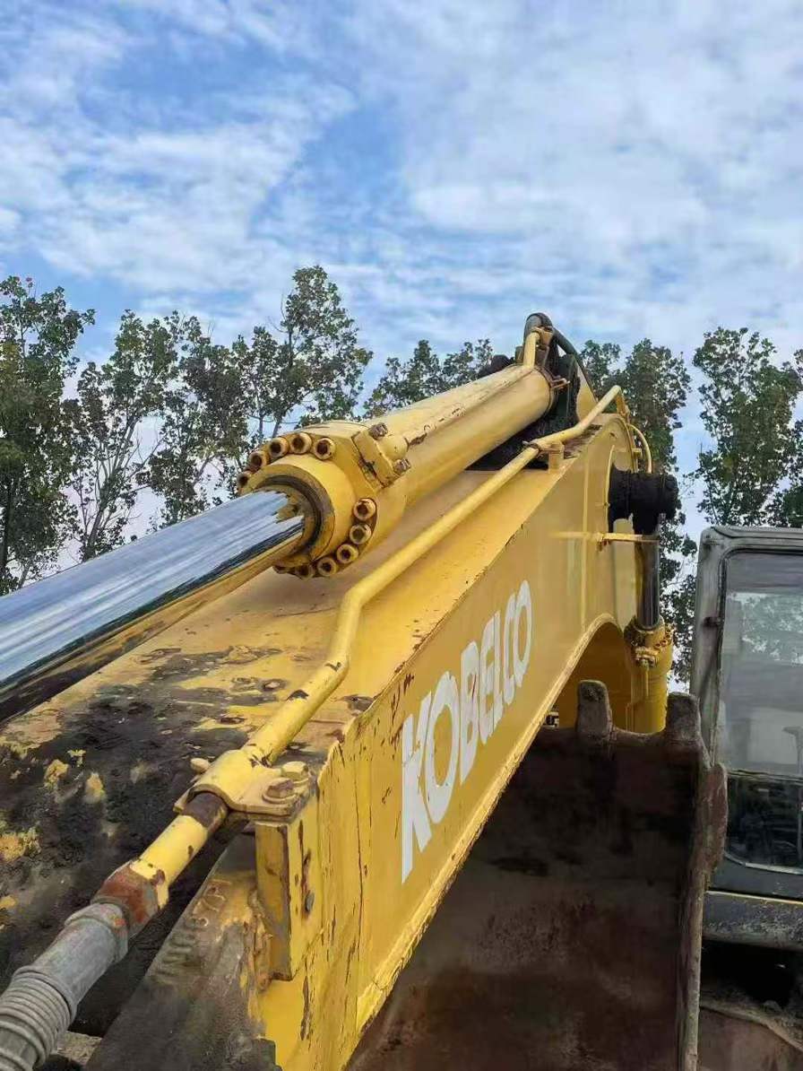 Used Kobelco SK200 Excavator 2011 Model / 9