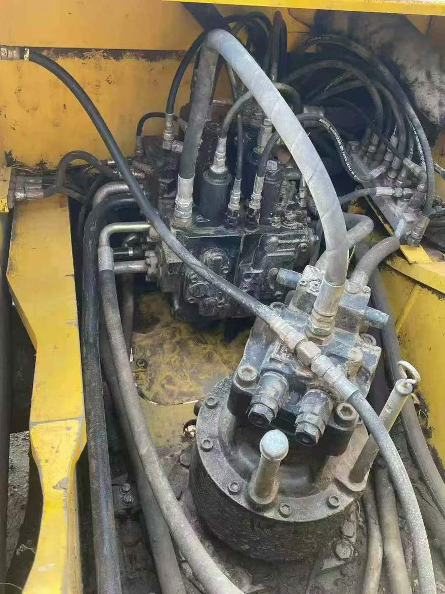 Used Kobelco SK200 Excavator 2011 Model / 4