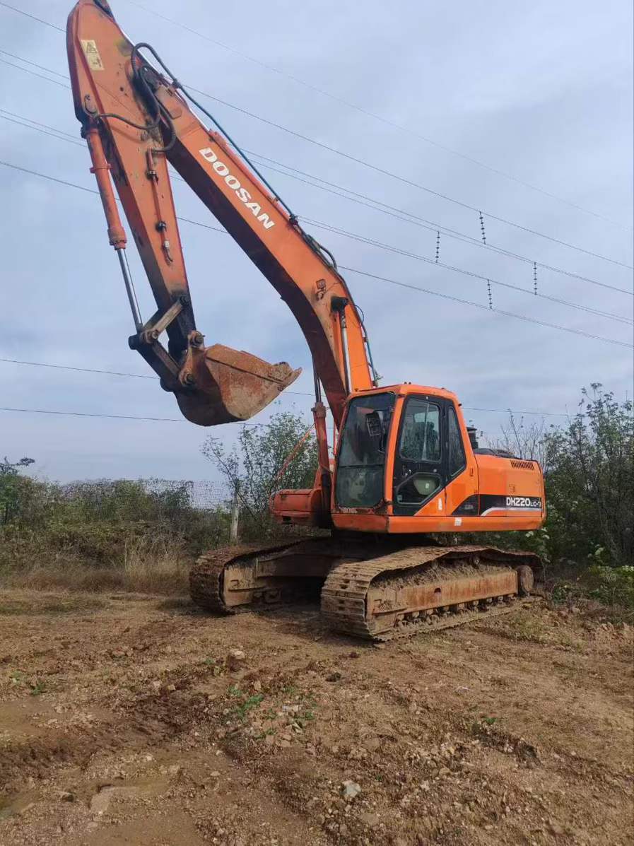 Used Doosan DH220-7 Excavator 2016 Model