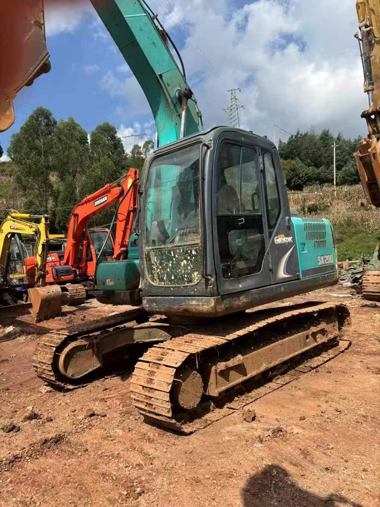 Used Kobelco SK140 Excavator 2014 Model / 9