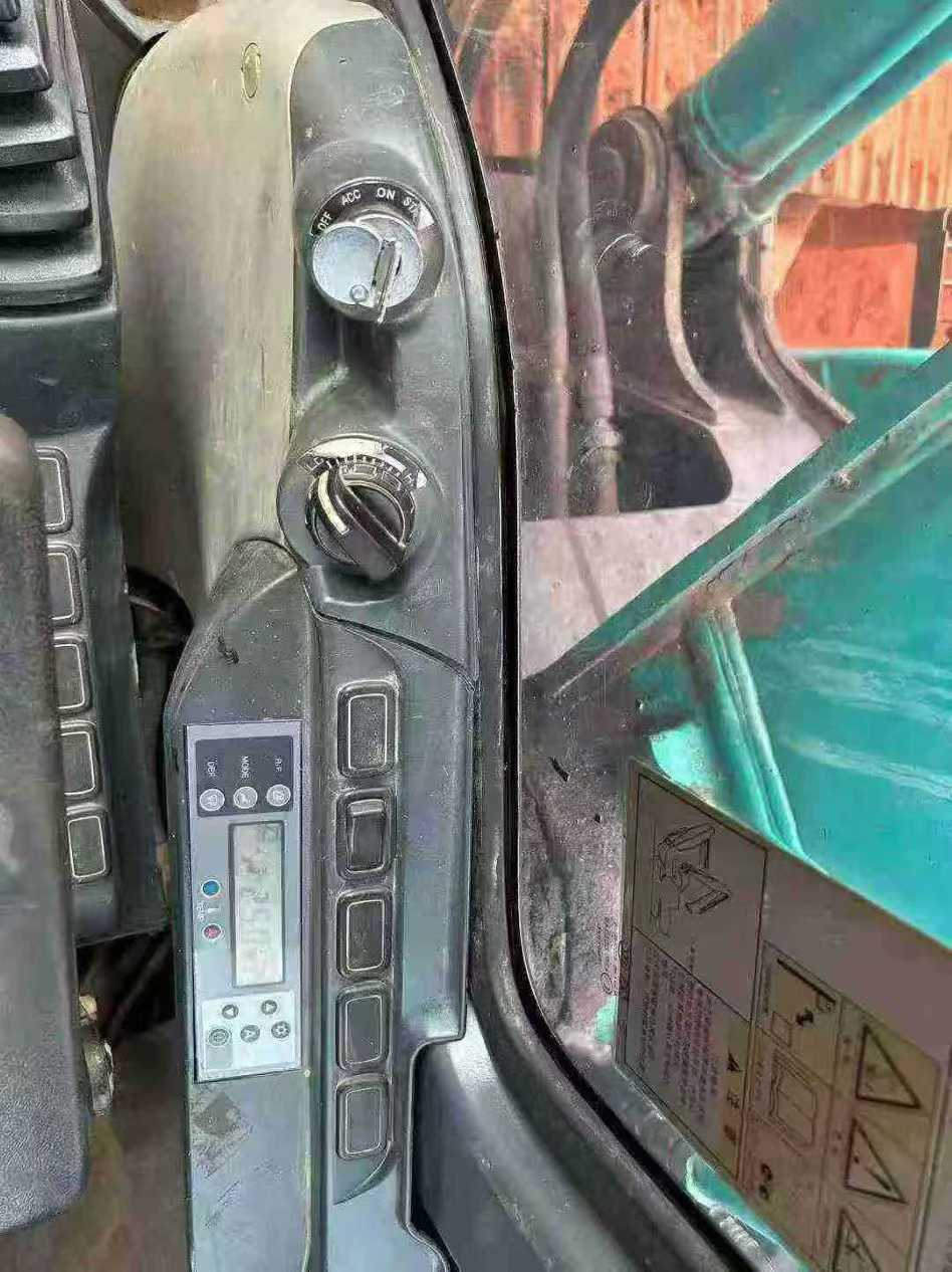 Used Kobelco SK200 Excavator 2014 Model / 9