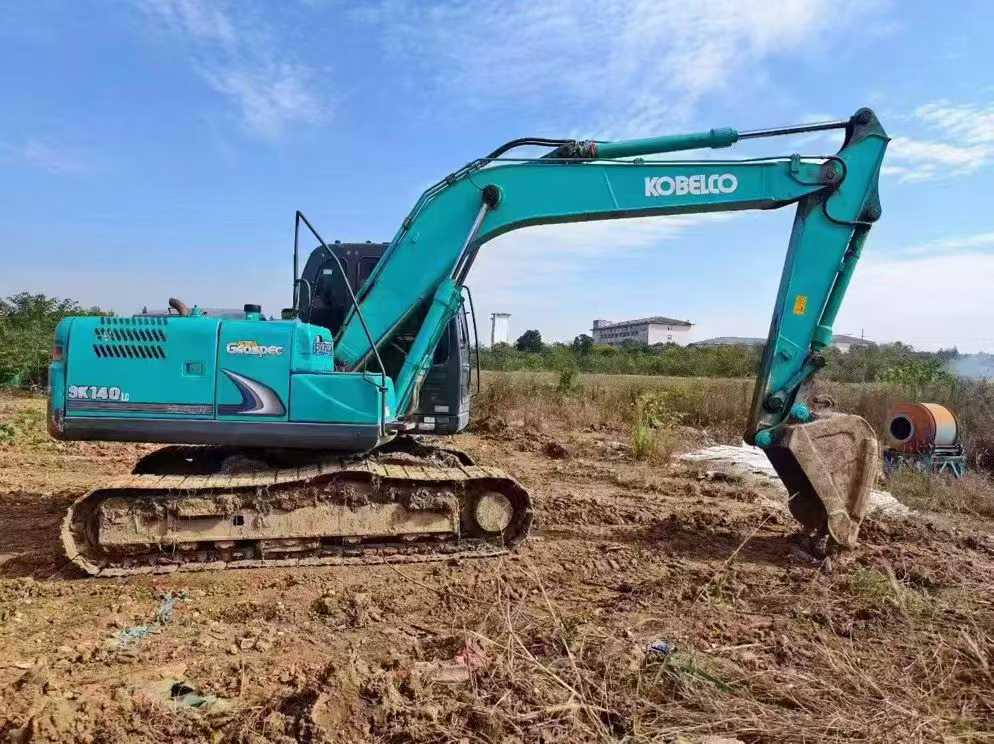 Used Kobelco SK200 Excavator 2020 Model / 2