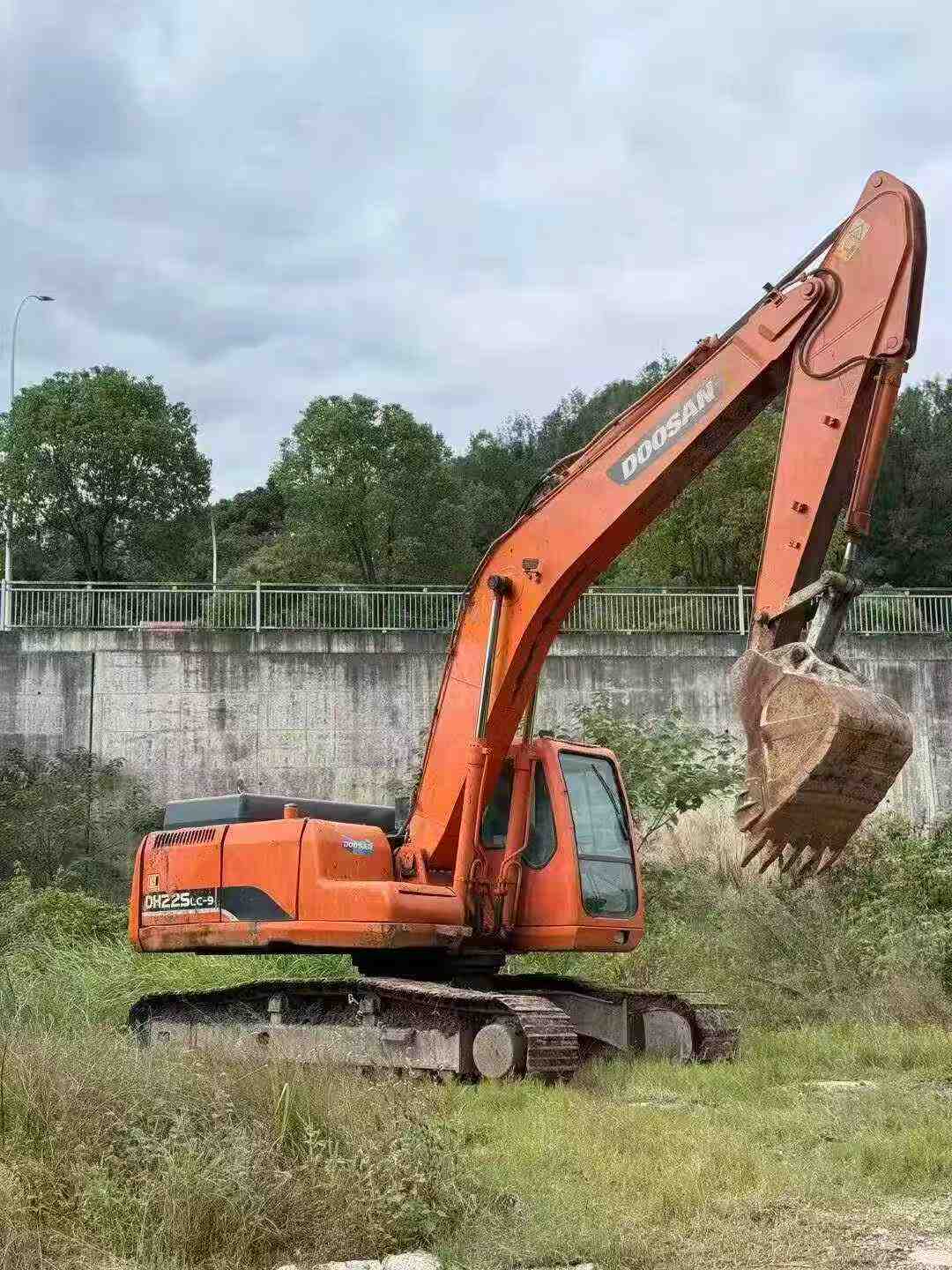 Used Doosan DH220-9E Excavator 2015 Model / 9