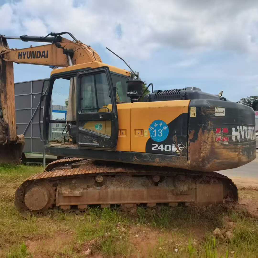 Used Hyundai R215VSN Excavator 2018 Model / 9