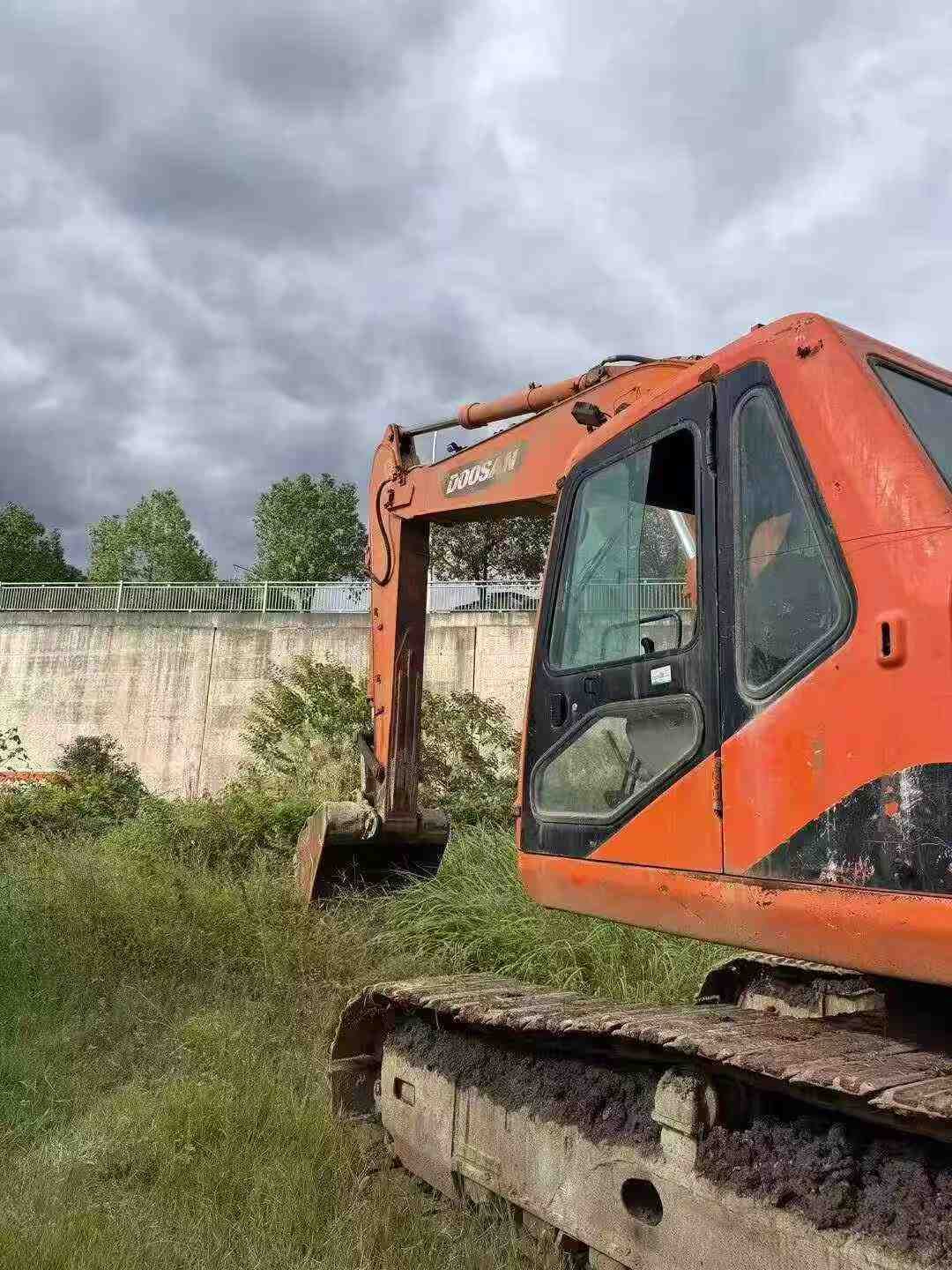Used Doosan DH220-9E Excavator 2015 Model / 4