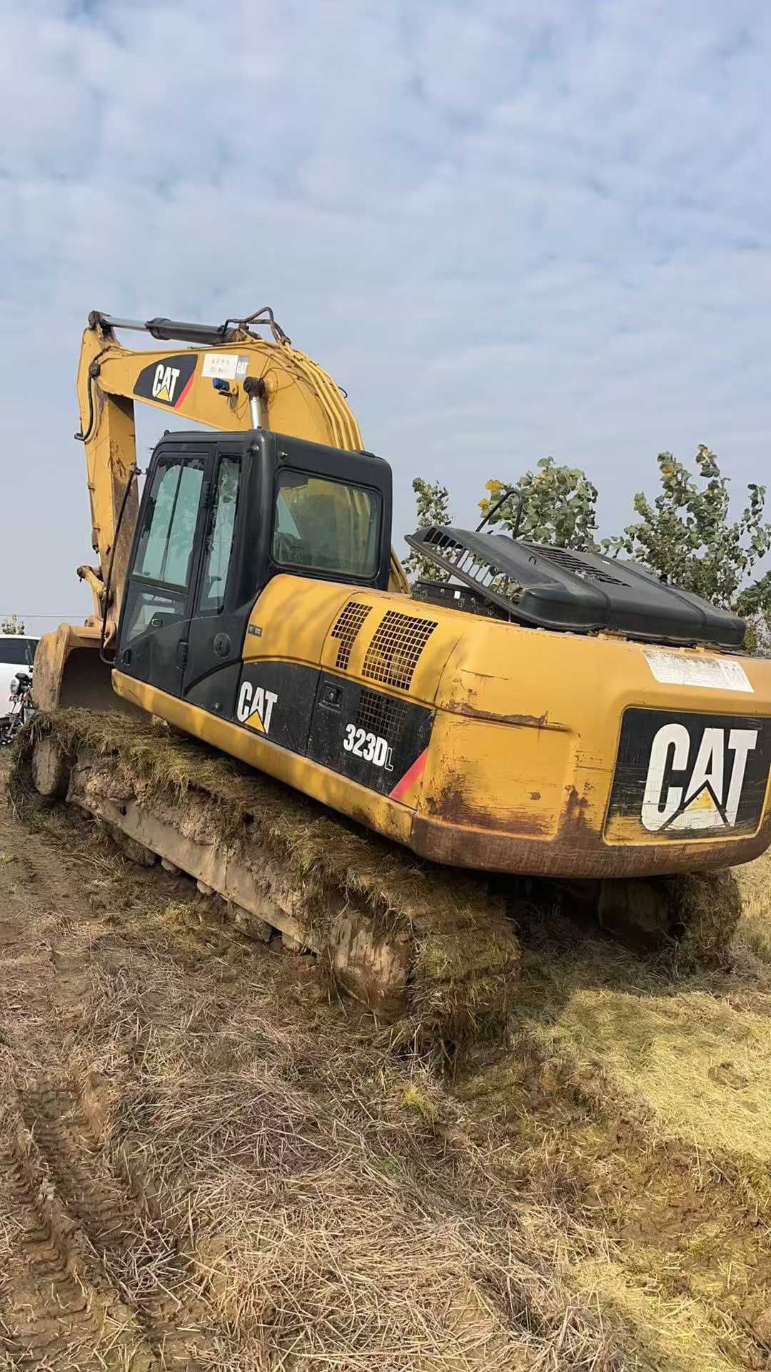 Used Caterpillar 323DL Excavator 2011 Model
