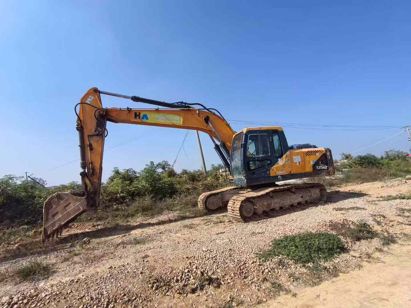 Used Hyundai R215VS Excavator 2018 Model / 3
