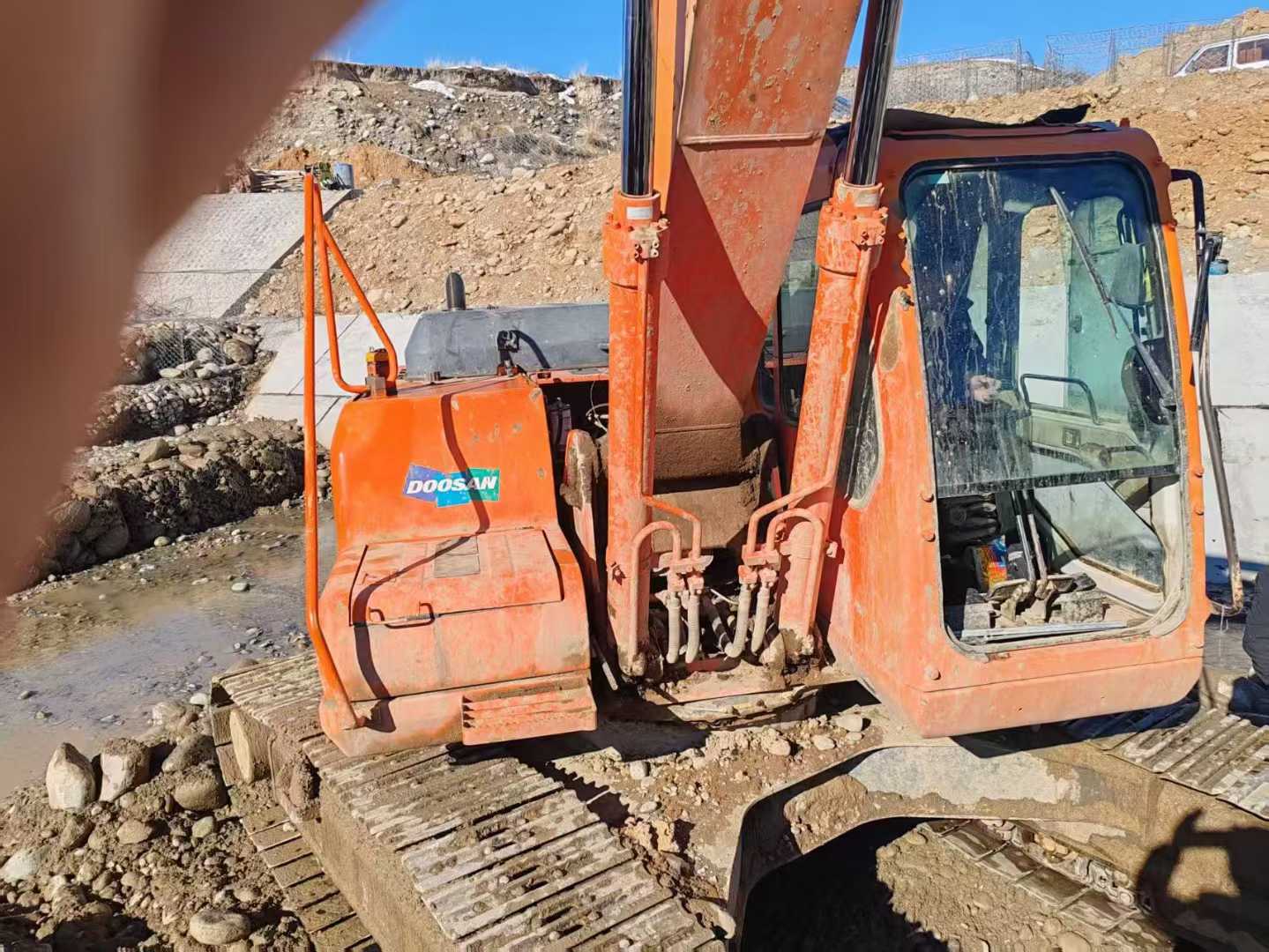 Used Doosan DH220 Excavator 2016 Model / 4