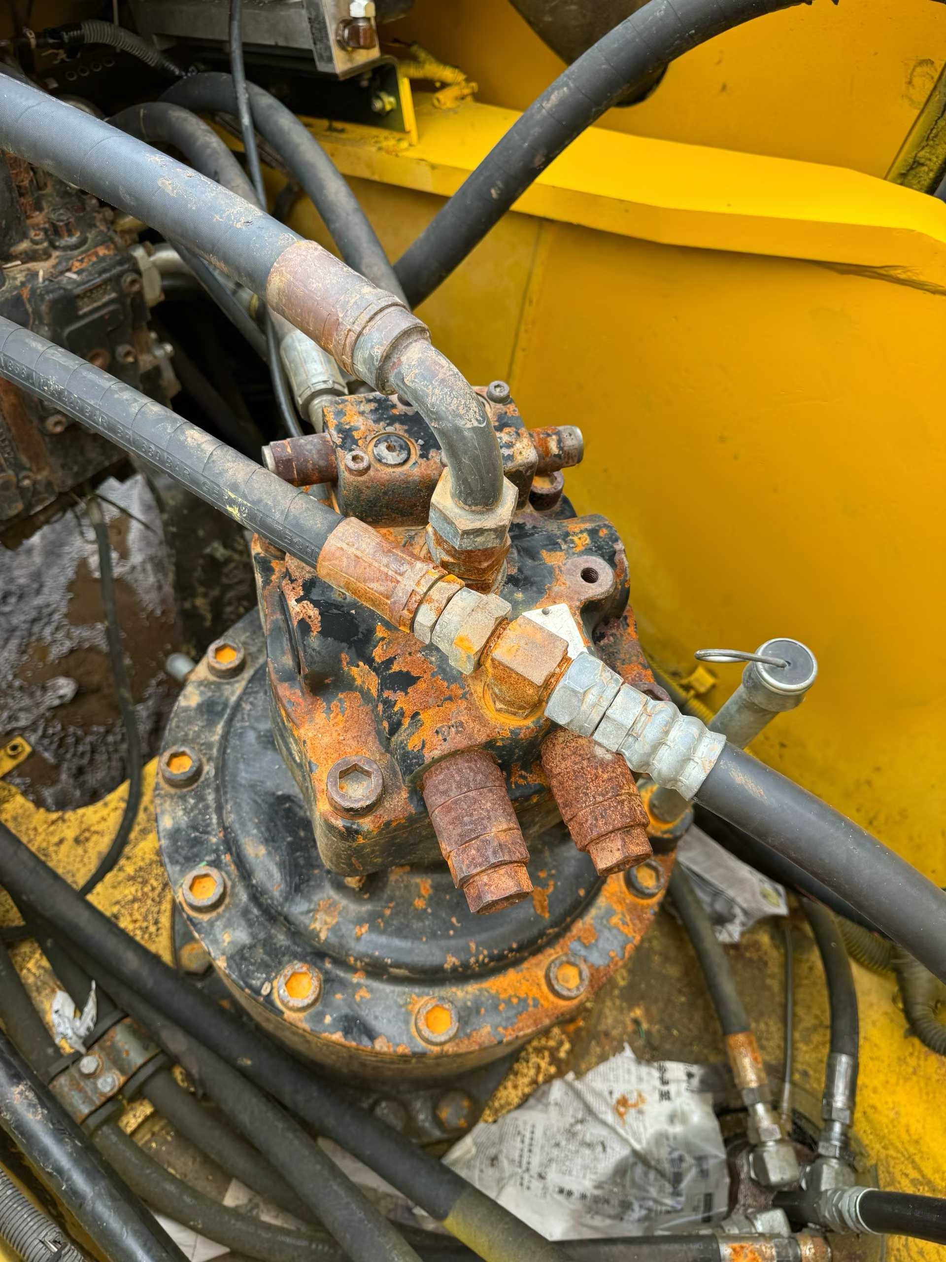 Used Kobelco SK330 Excavator 2016 Model / 3