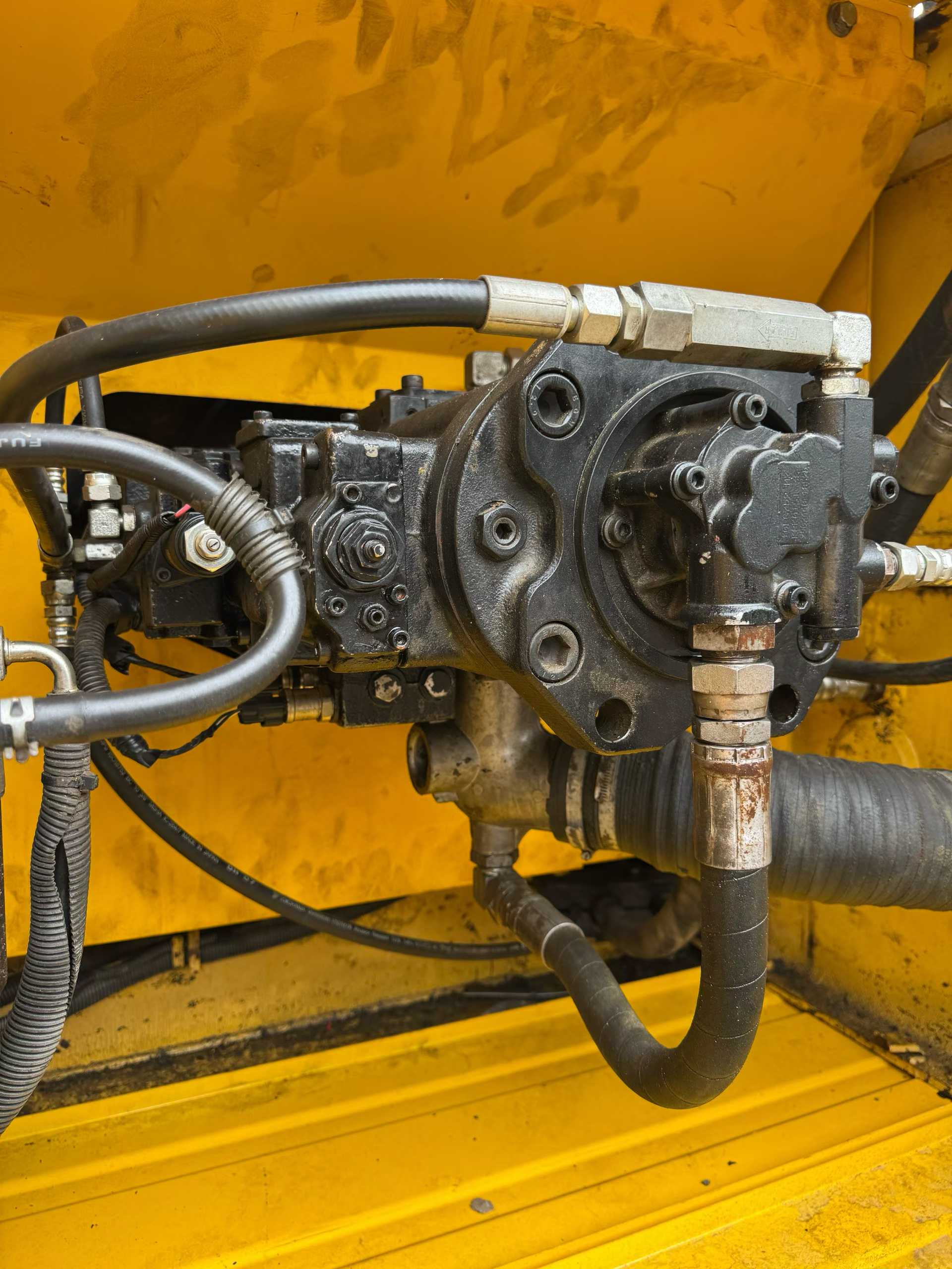 Used Kobelco SK330 Excavator 2016 Model / 2