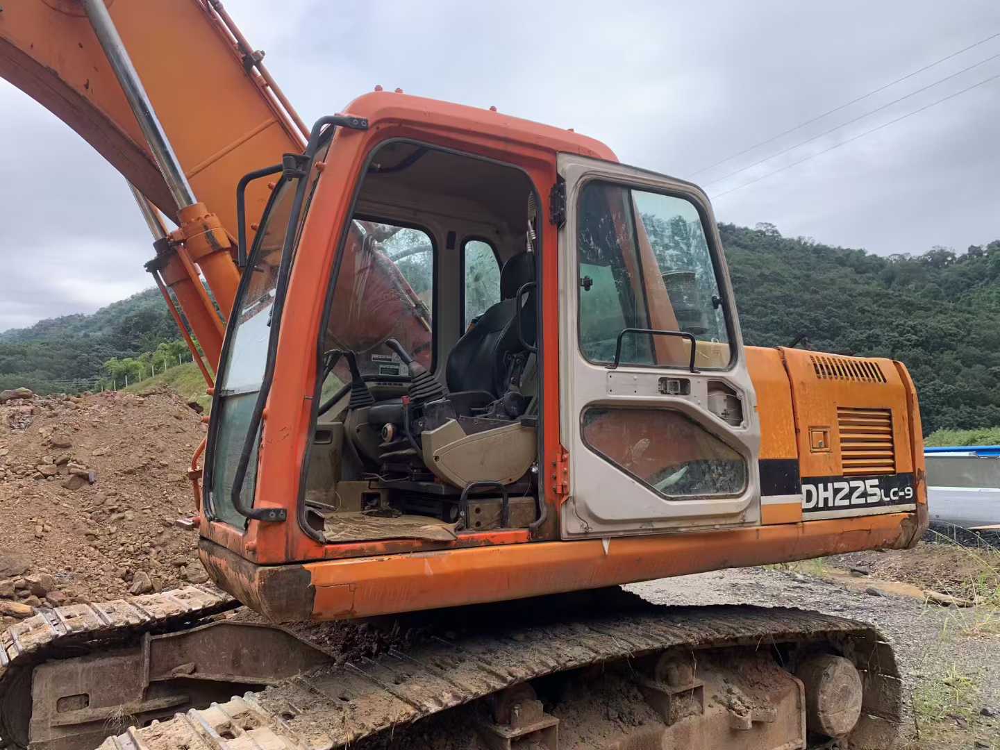 Used Doosan DH220-7 Excavator 2016 Model