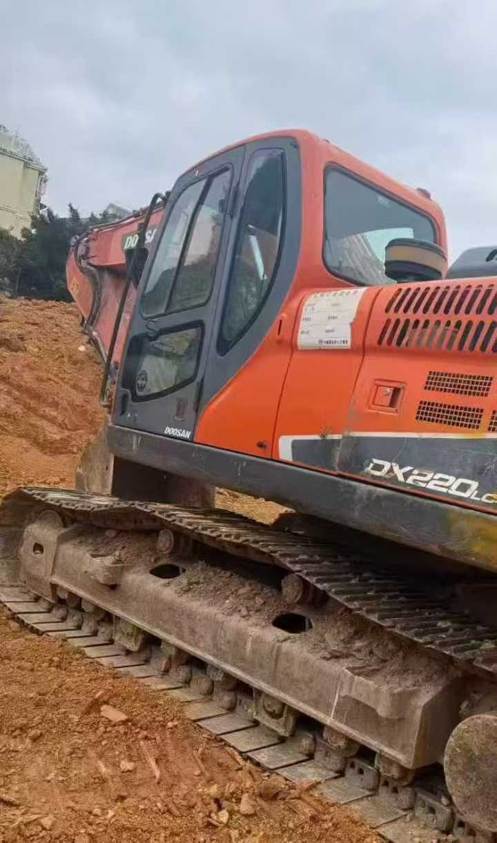 Used Doosan DH220 Excavator 2019 Model / 3