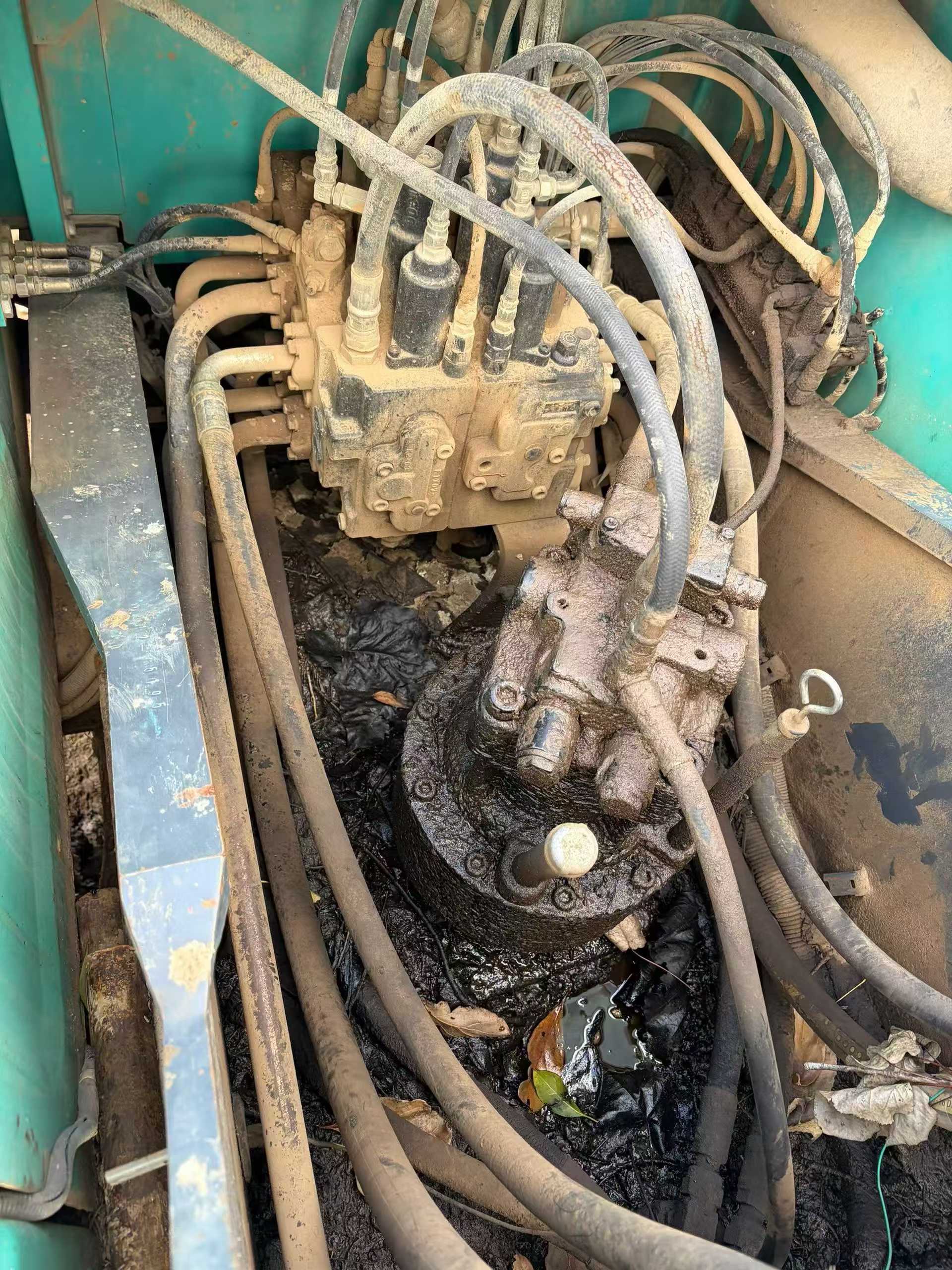 Used Kobelco SK210 Excavator 2012 Model / 2