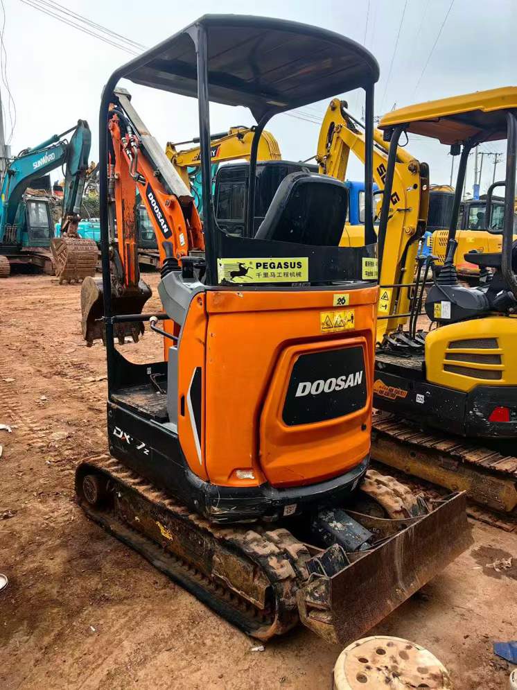 Used Doosan DX17z Excavator 2021 Model / 3
