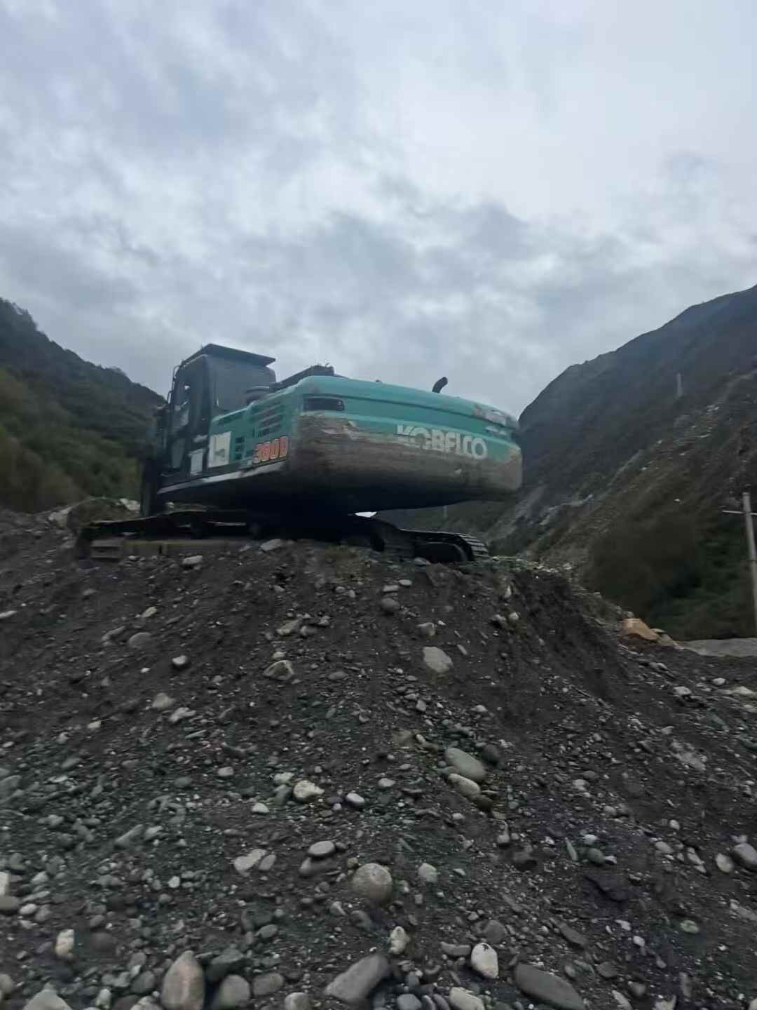 Used Kobelco SK380D Excavator 2016 Model / 3