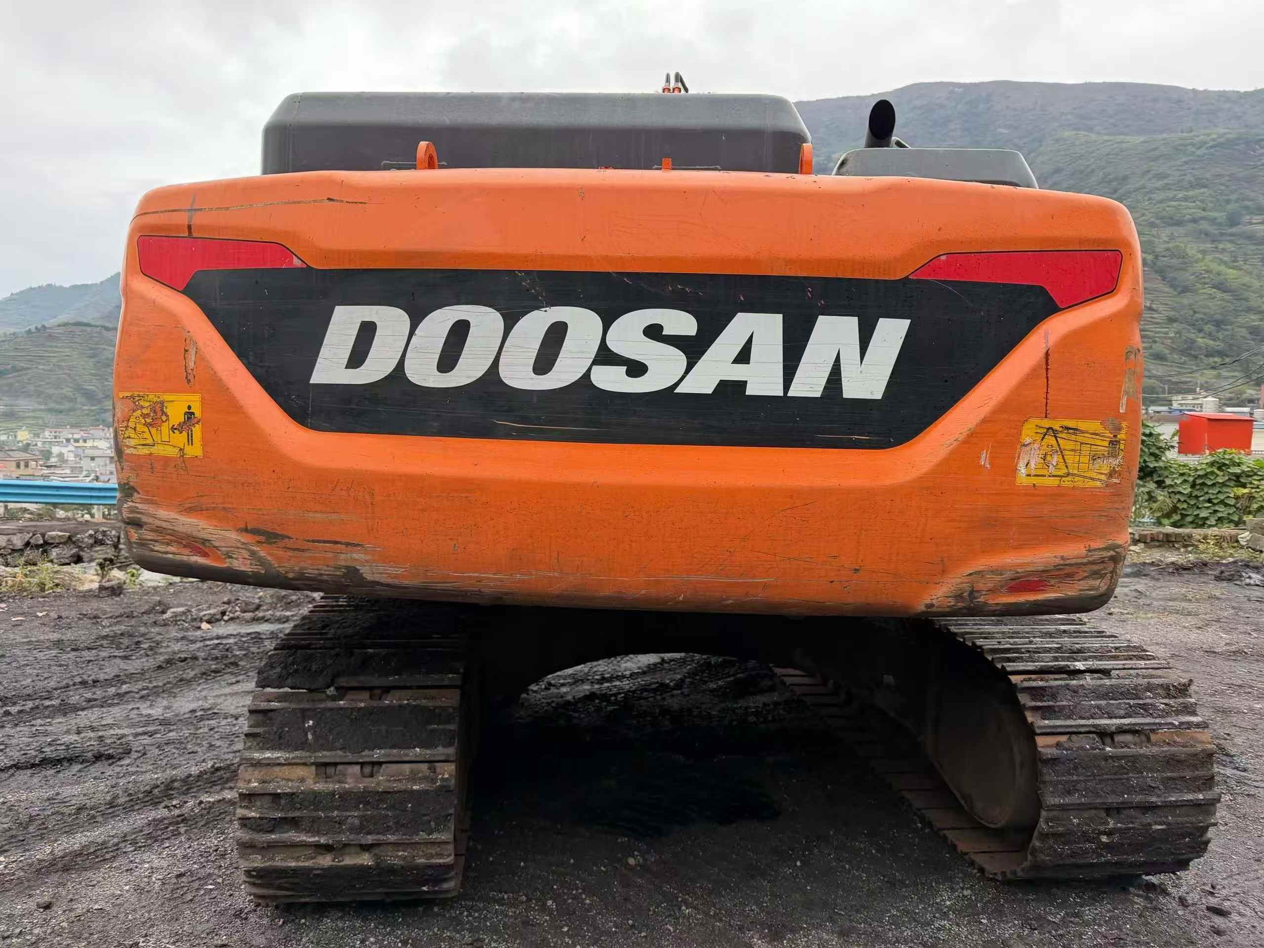 Used Doosan S225 Excavator 2022 Model / 2
