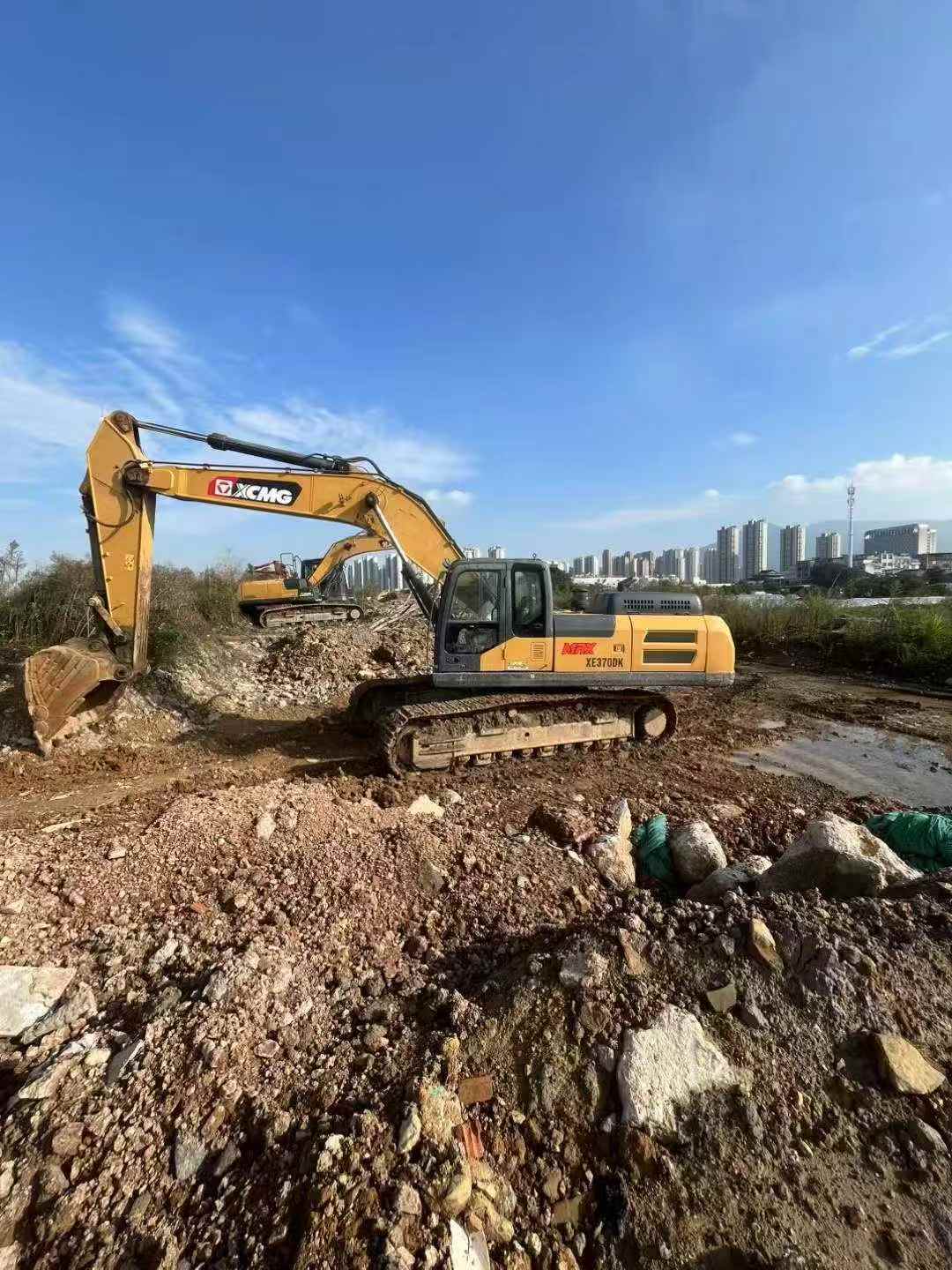 Used XCMG XE370 Excavator 2021 Model / 3