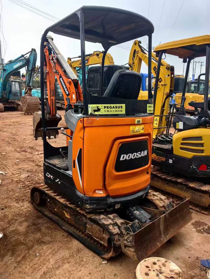 Used Doosan DX17z Excavator 2021 Model / 9