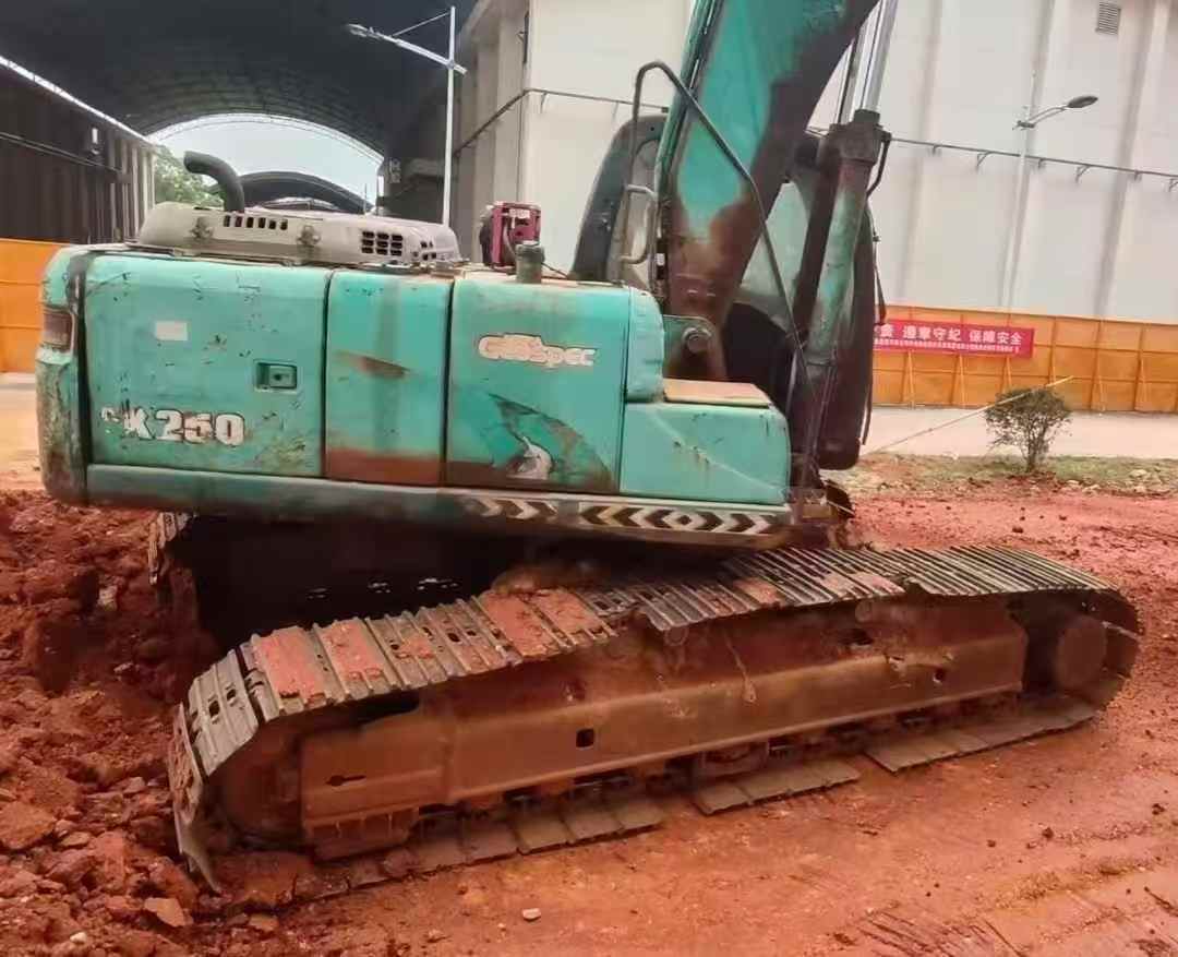 Used Kobelco SK210 Excavator 2016 Model / 2