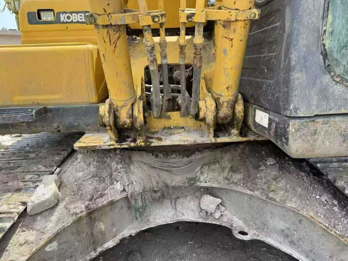 Used Kobelco SK200-8 Excavator 2012 Model / 8